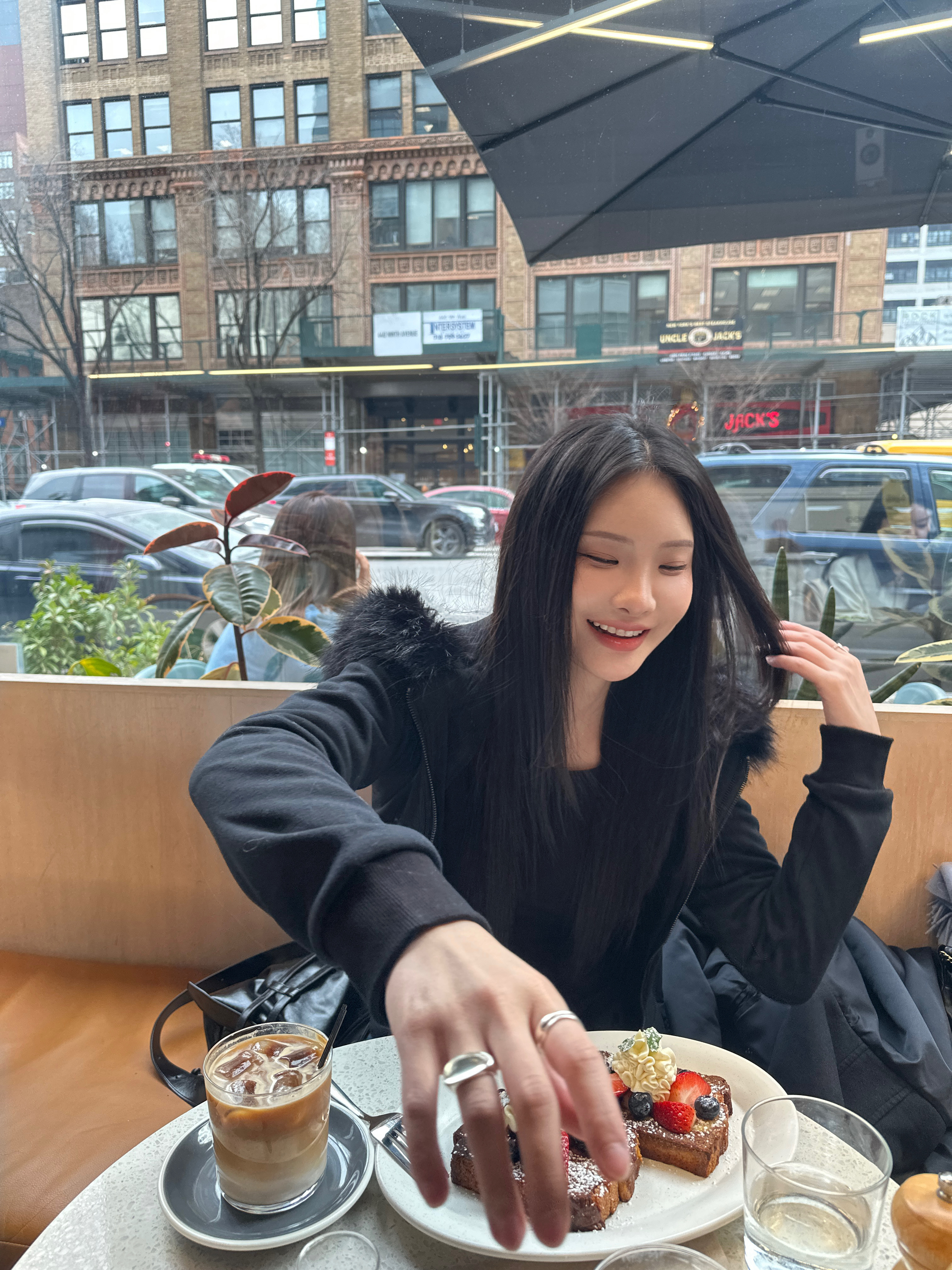 【現貨】M01 推薦!貂毛連帽外套 (黑)