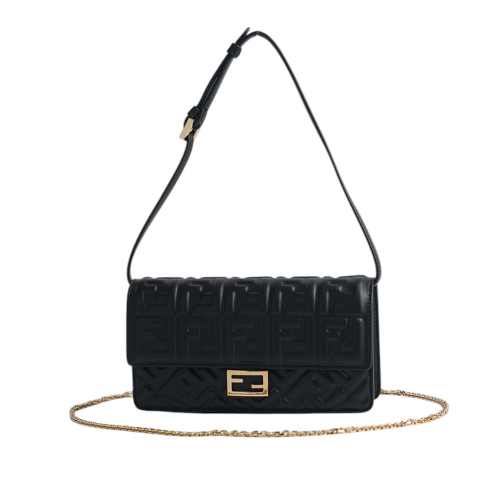 【FENDI】Baguette FF Logo 浮雕納帕皮革二用皮夾式鍊包/WOC (黑色)8M0498 AAJD F0KUR