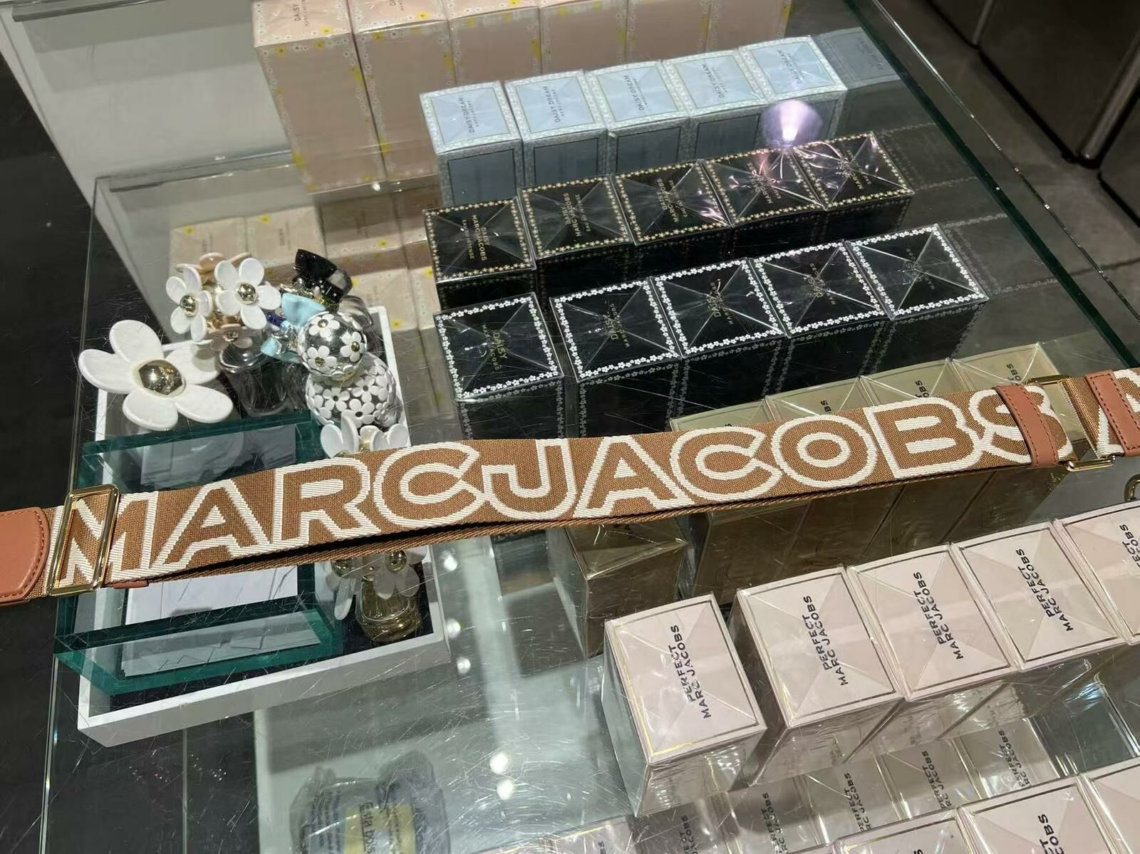 【預購】G030588 Marc Jacobs 粗肩帶 (啡底白字)