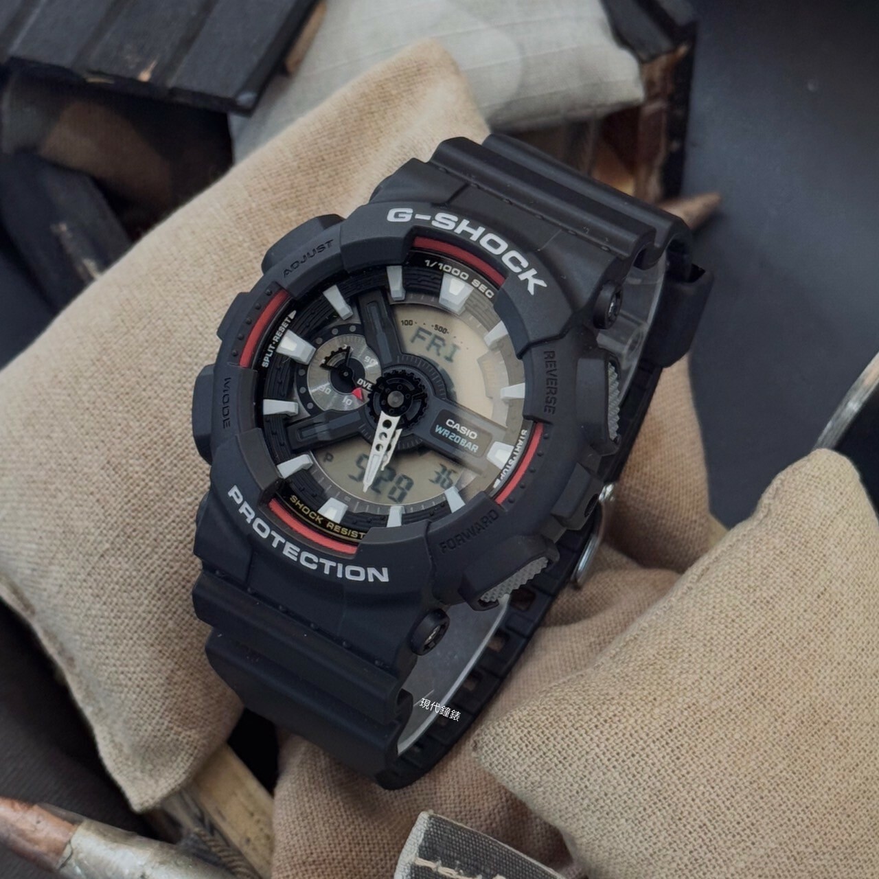 【G-SHOCK】經典復刻110原創配色 數位電子錶GA-110RL-1A 51.2mm 現代鐘錶