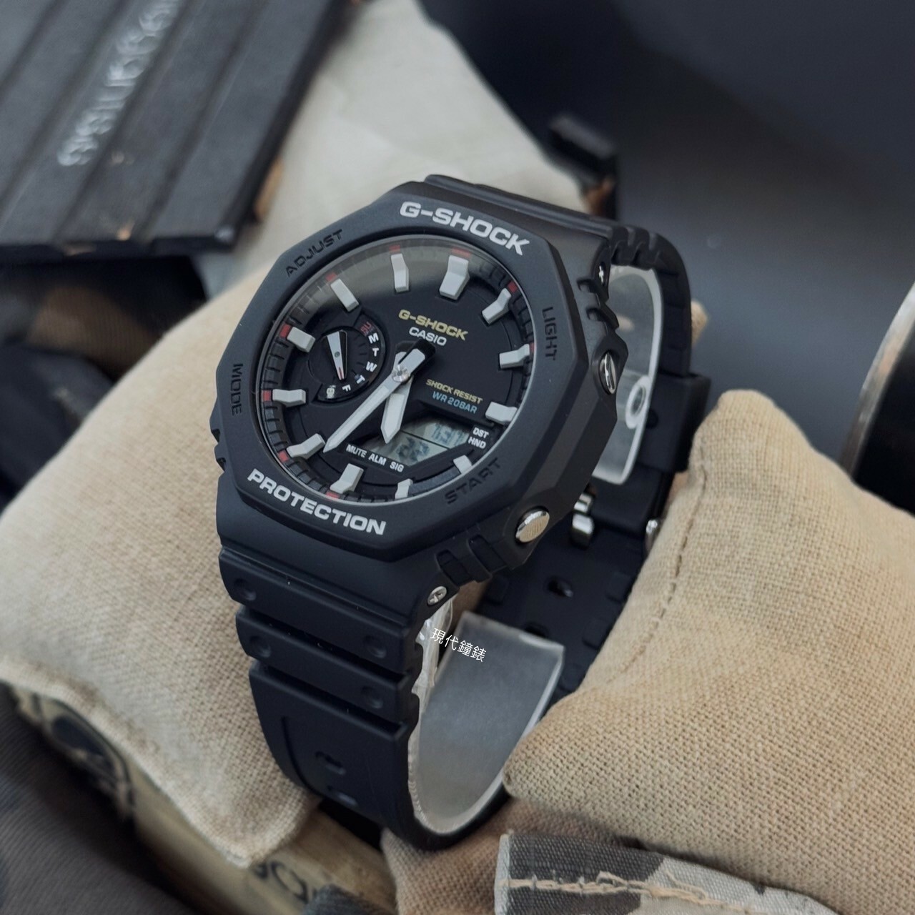 【G-SHOCK】經典復刻2100原創配色 數位電子錶GA-2100RL-1ADR 45.4mm 現代鐘錶