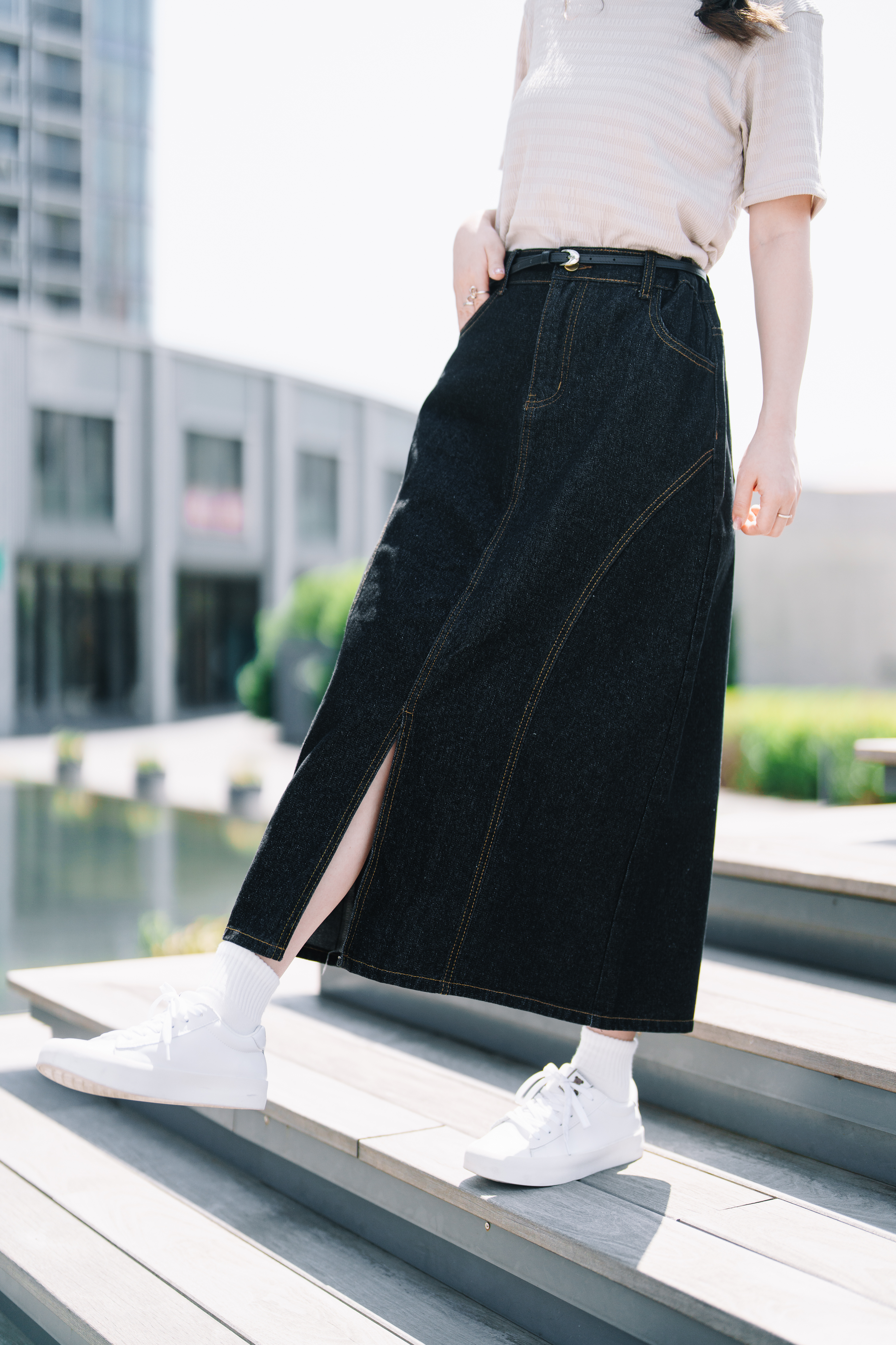 兩色／設計感前開叉牛仔長裙／Stylish Front Slit Denim Skirt
