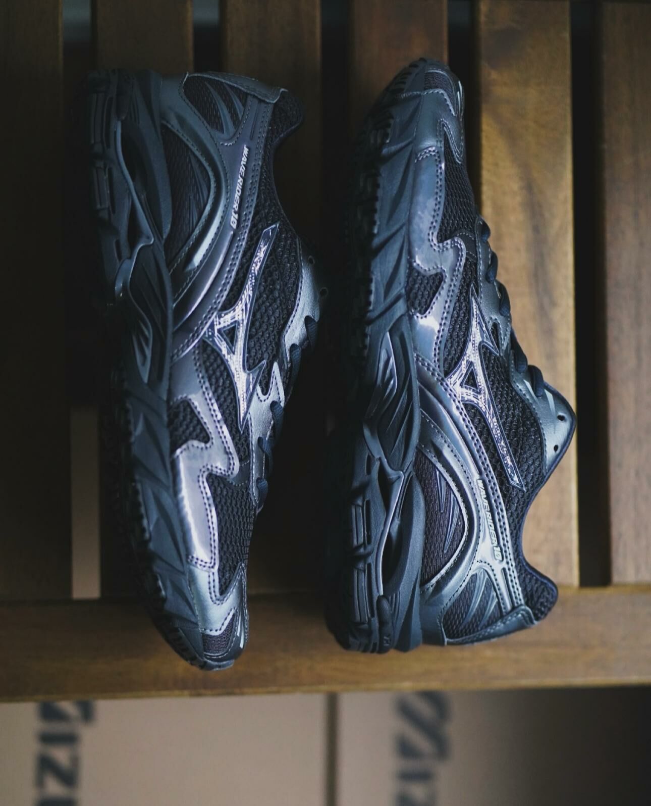 現貨|Mizuno WAVE RIDER 10 BlackSand/MetallicGray D1GA243108