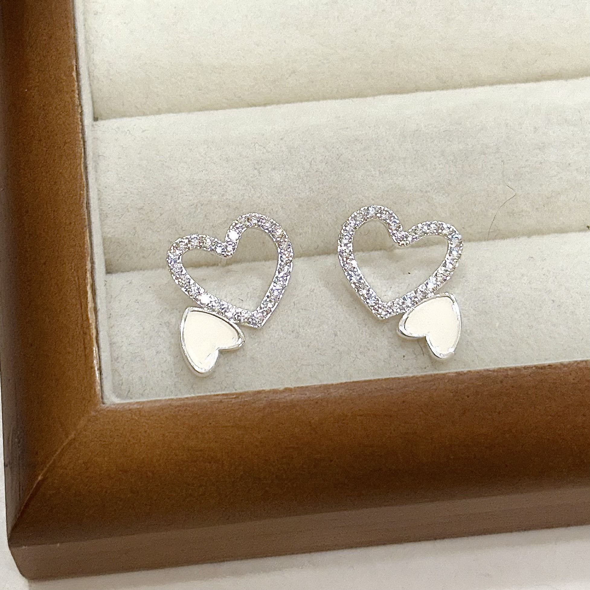 M13排鑽鏤空烤漆愛心耳針