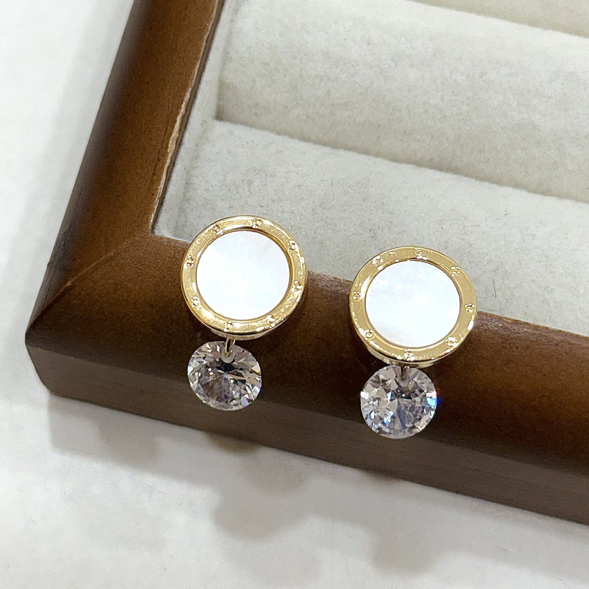 M15貝殼圓形單鑽垂吊