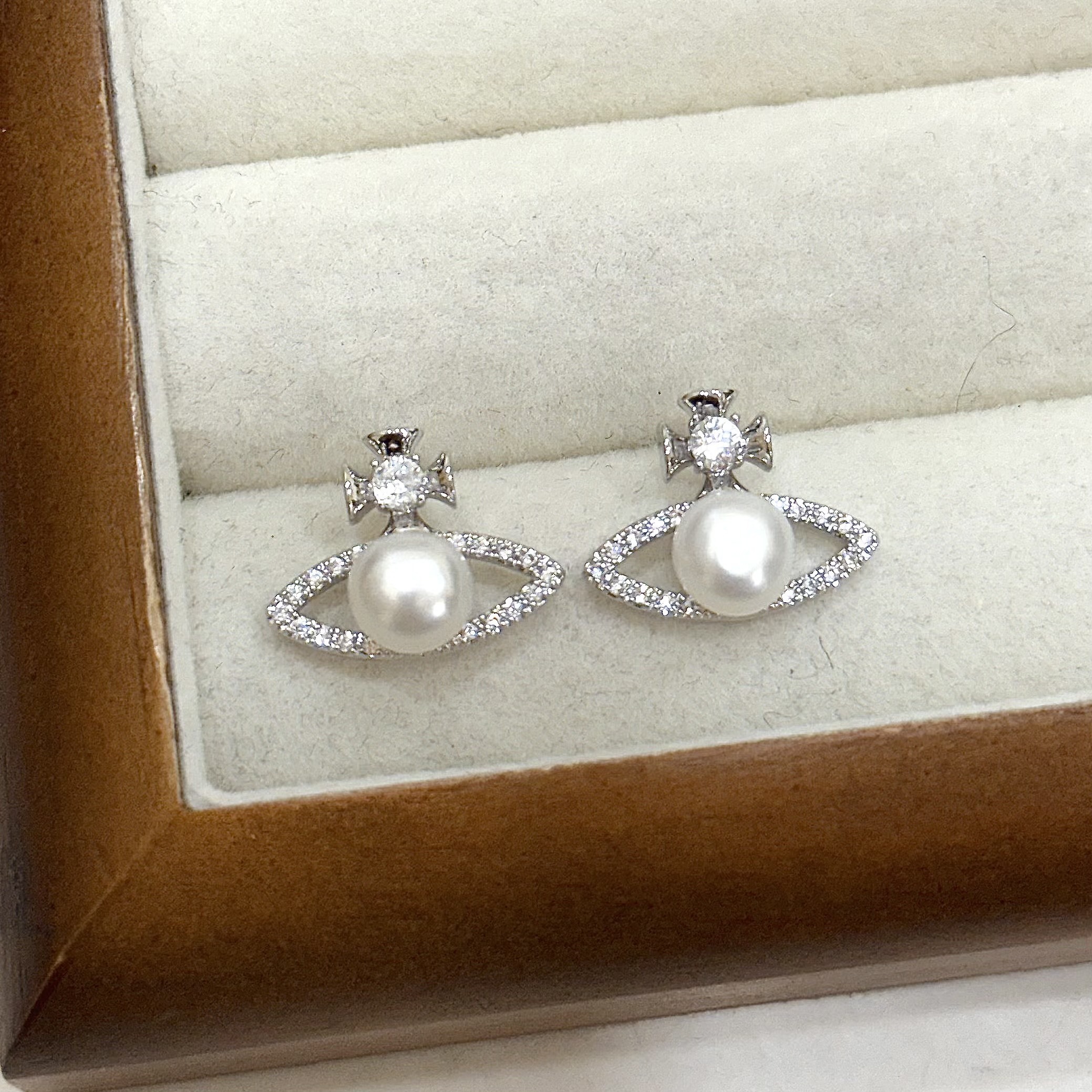 M17珍珠排鑽星球耳針