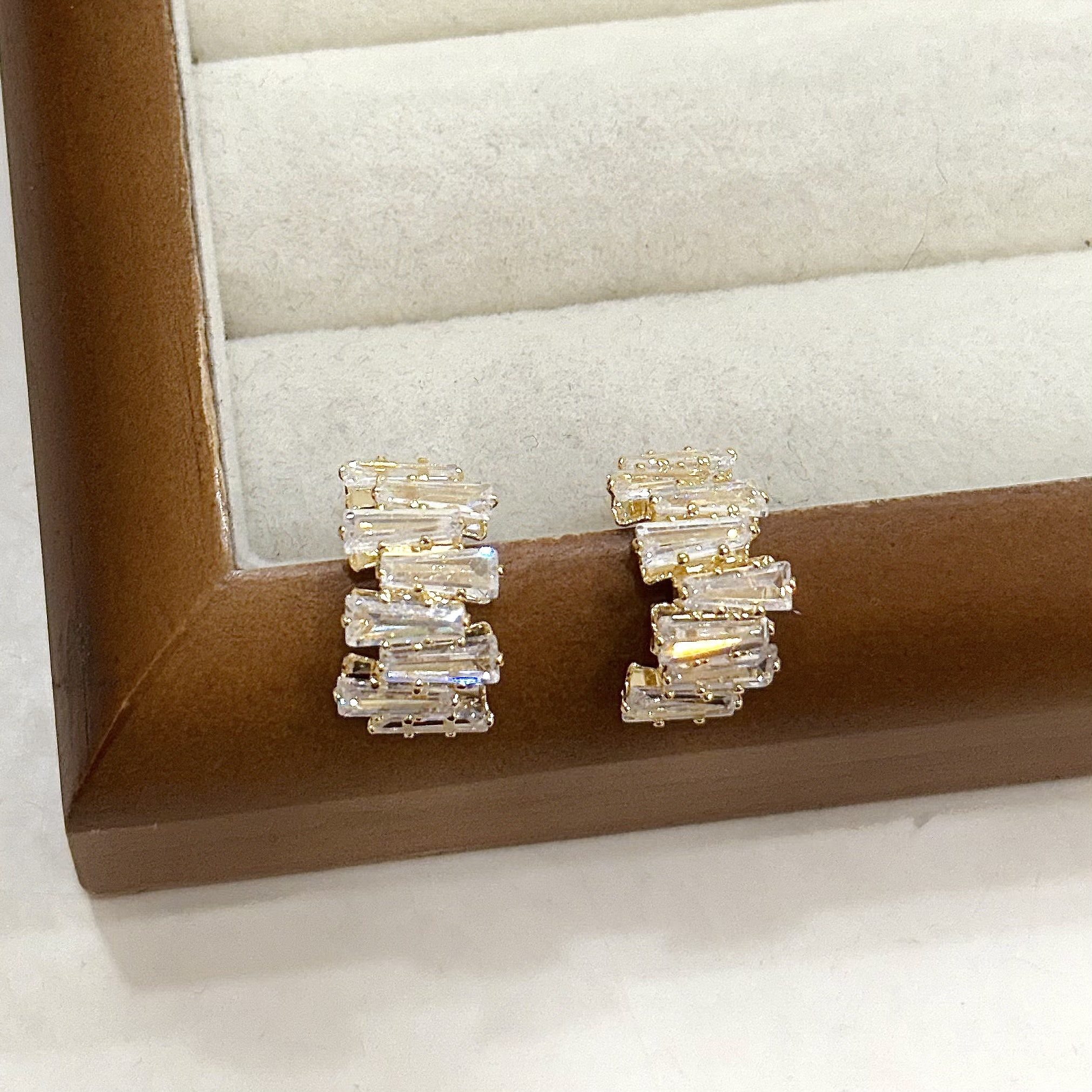 M21曲面梯形鋯石耳針