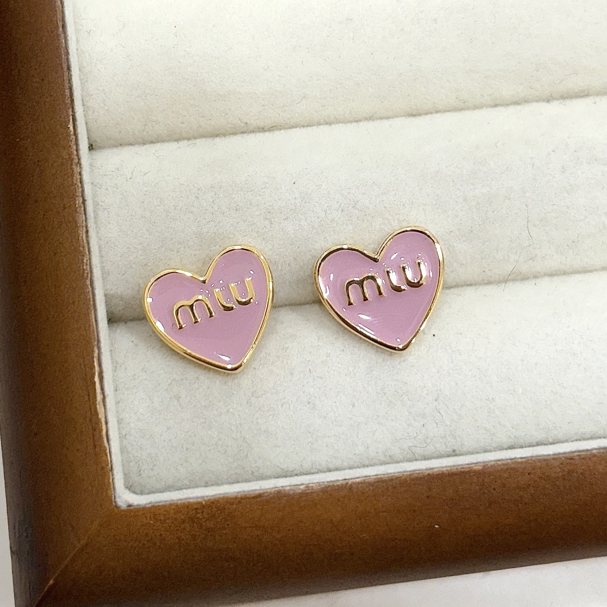 M31烤漆字母愛心耳針