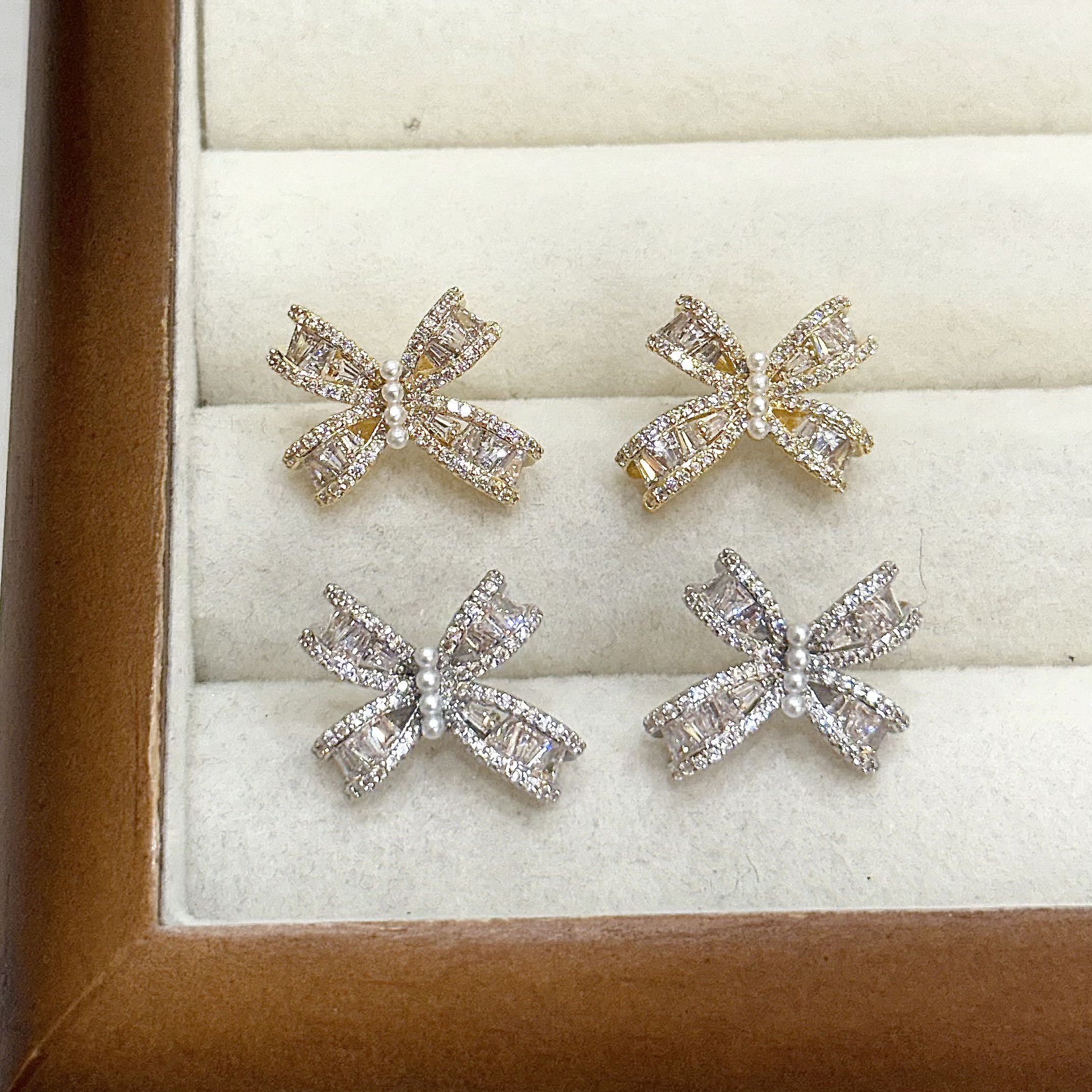 S47滿鑽鋯石珍珠蝴蝶結耳貼