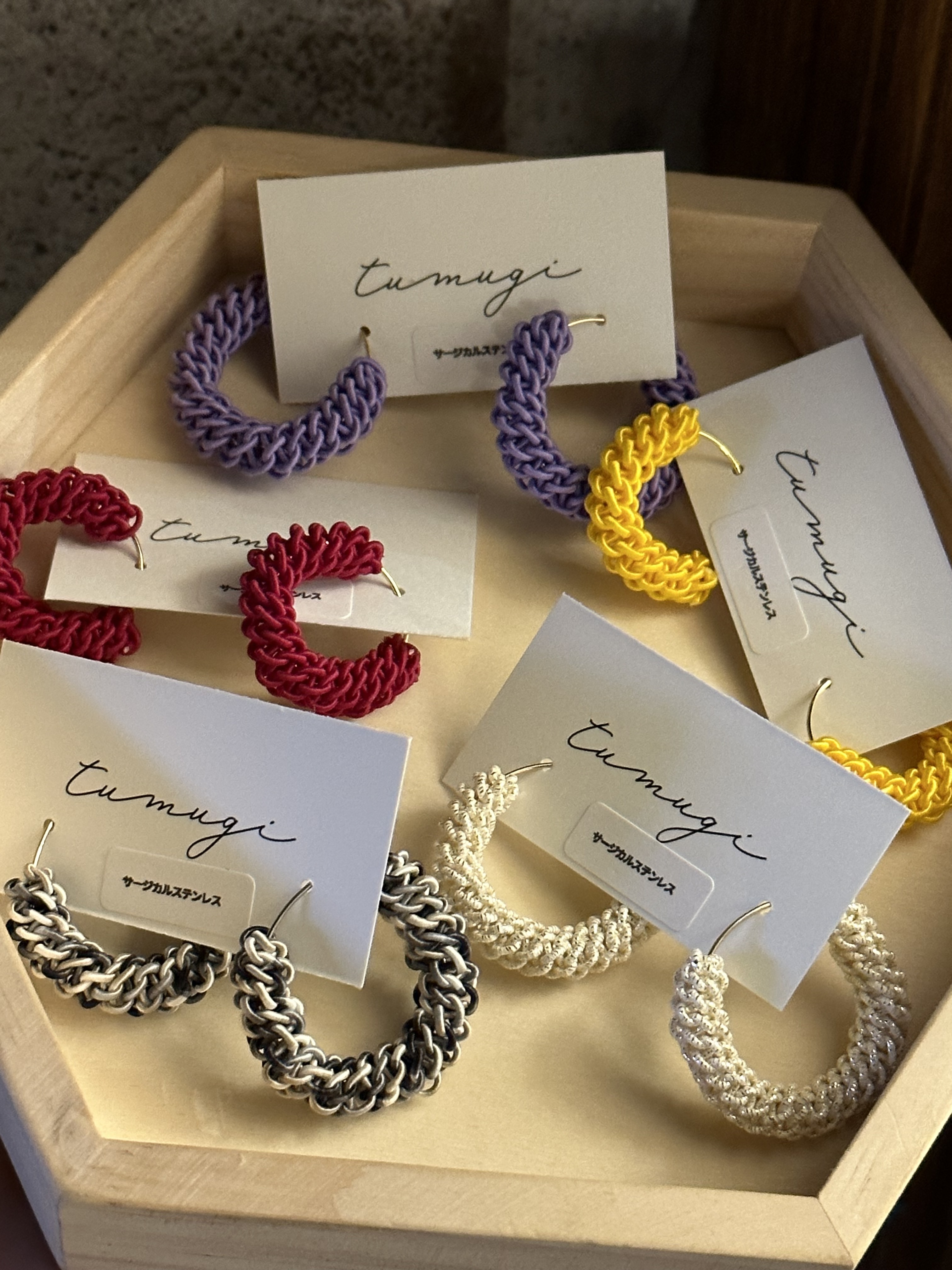 [TUMUGI] 水引環形耳環 | 鳩羽鼠 | 耳針 | NO.100