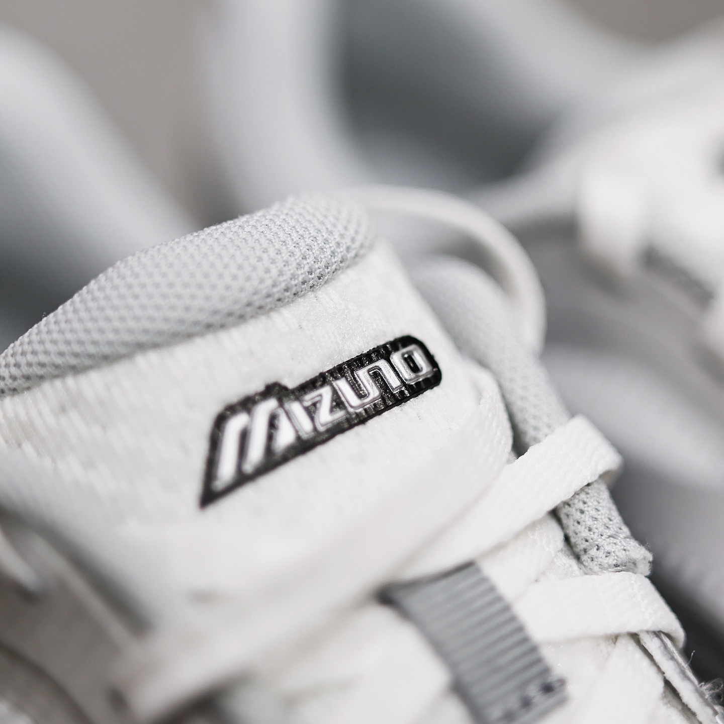 Mizuno ASTRO X  Silver Grey 灰銀色 D1GH250506