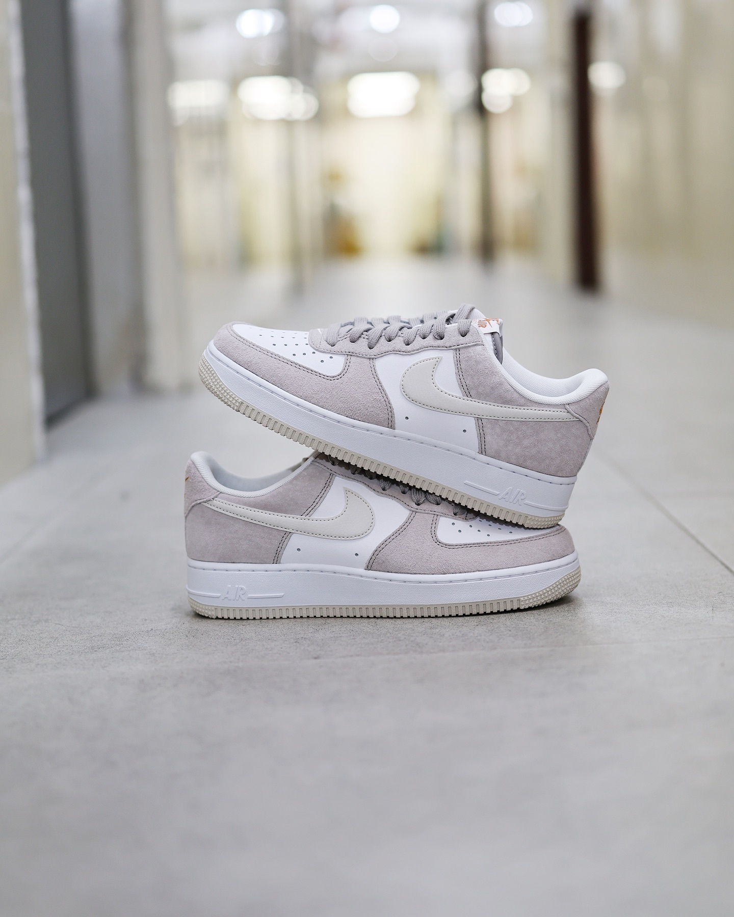 NIKE AIR FORCE 1 ‘07 College Grey / Light Orewood ib3080-001