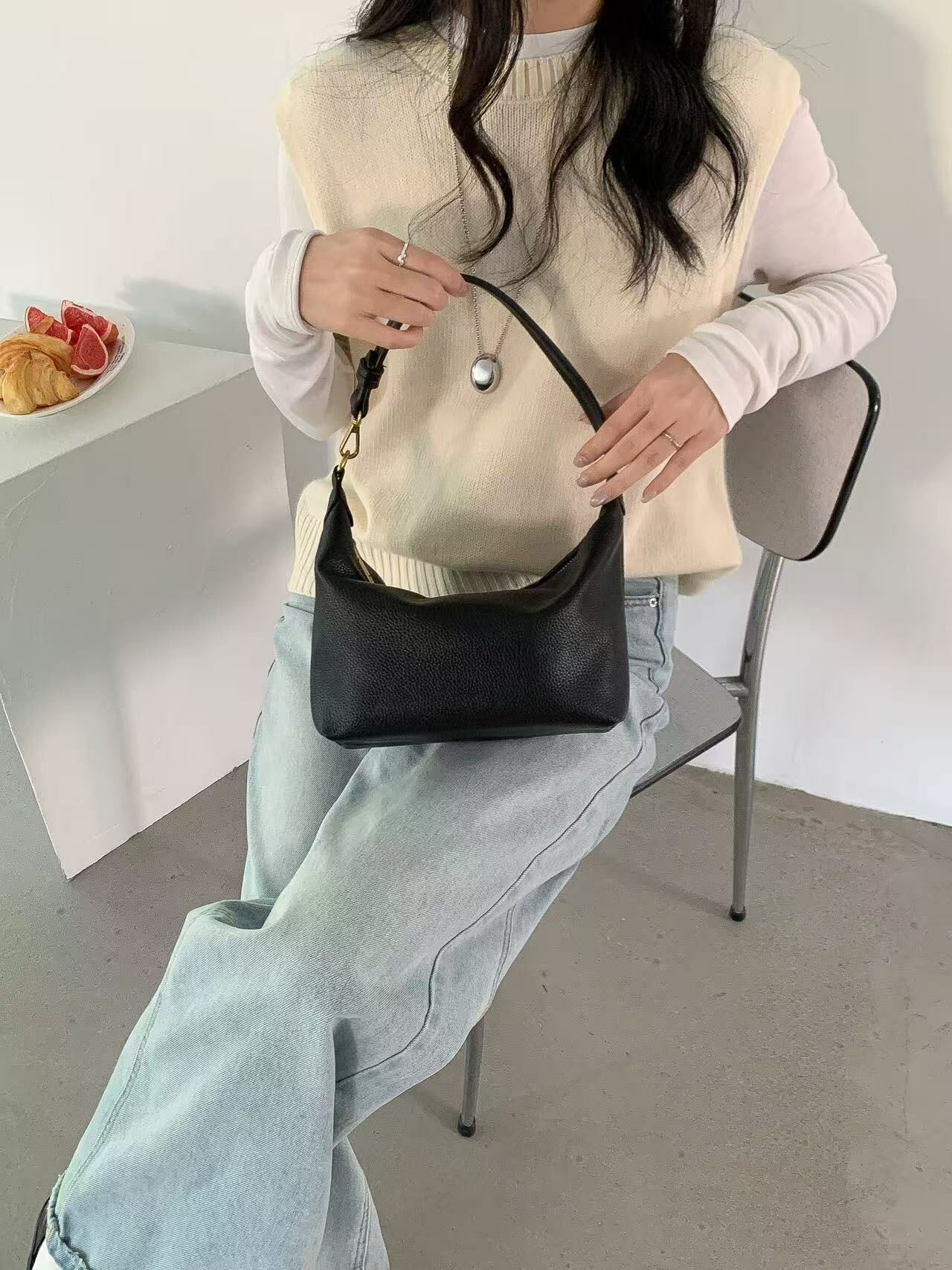 百搭簡約軟皮腋下包(黑)