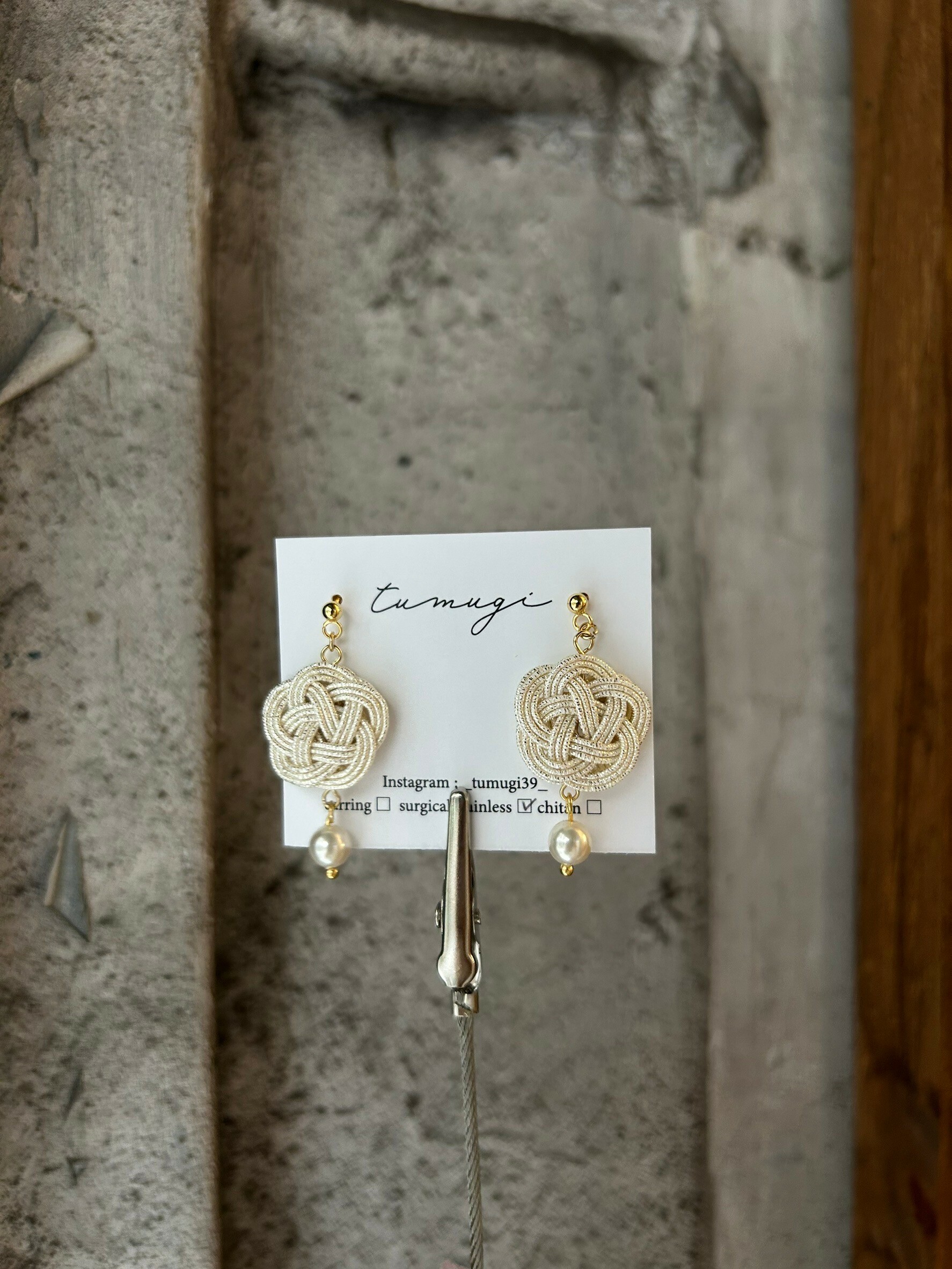 [TUMUGI] 水引梅結x珍珠耳環 | 銀白 | 耳針 | NO.124