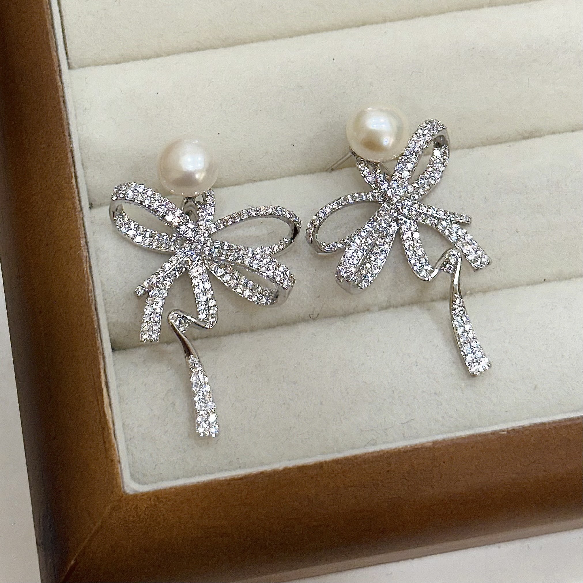 M63珍珠滿鑽蝴蝶結垂吊