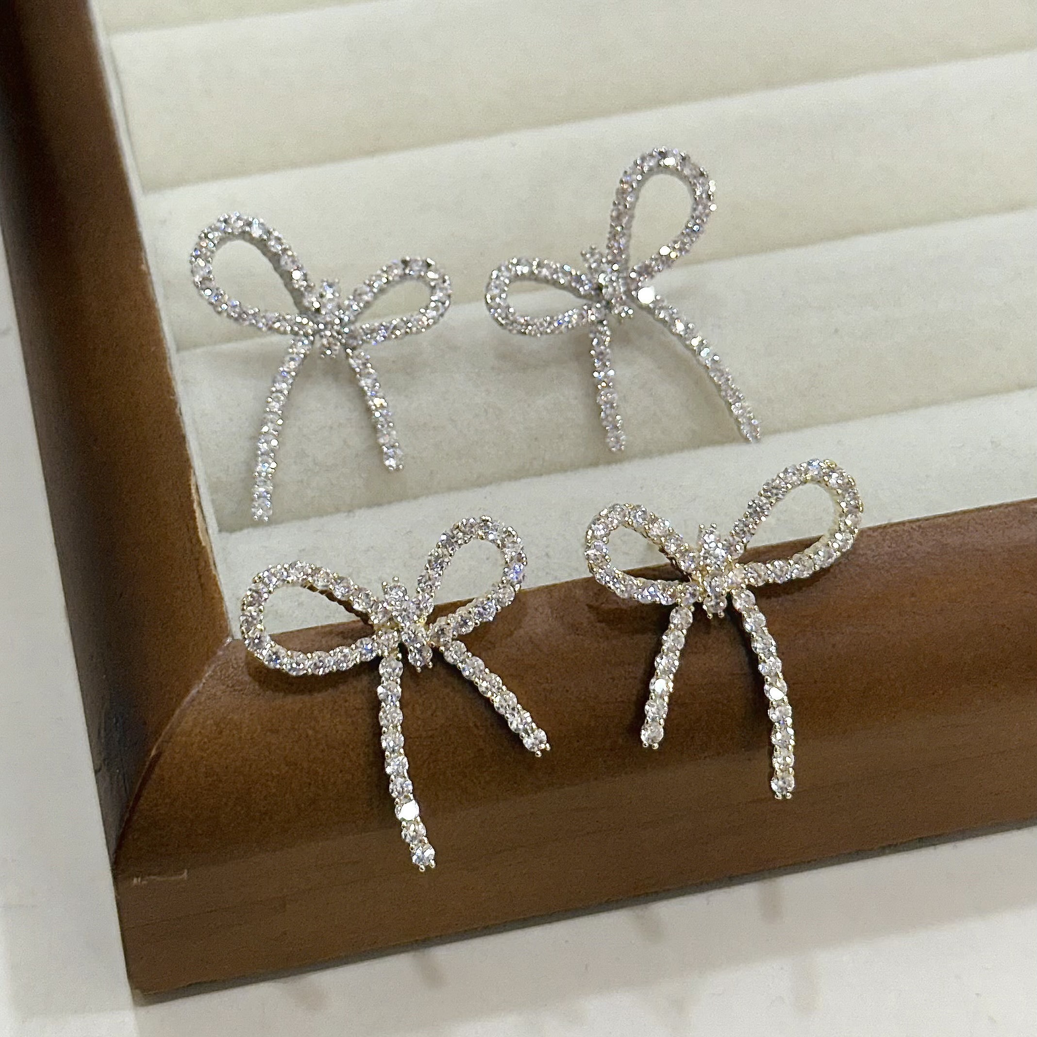 M71滿鑽蝴蝶結耳針