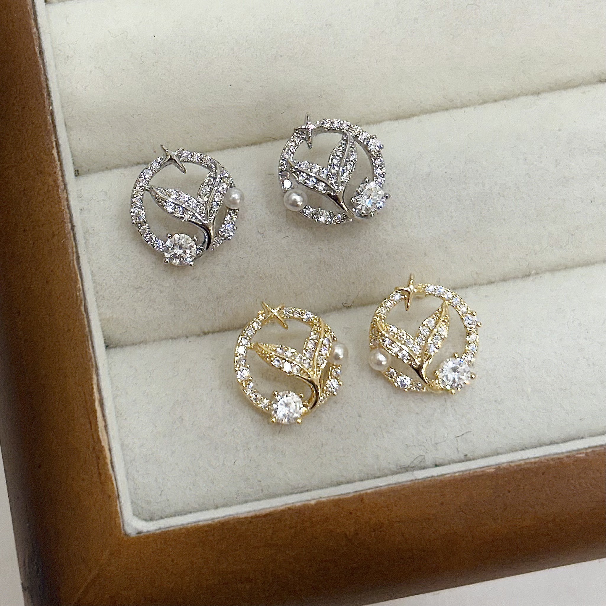 M82滿鑽魚尾珍珠耳針