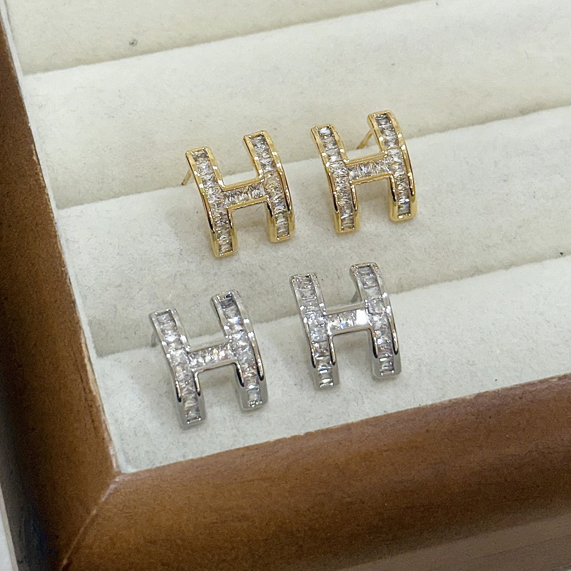 M84鋯石字母H耳針