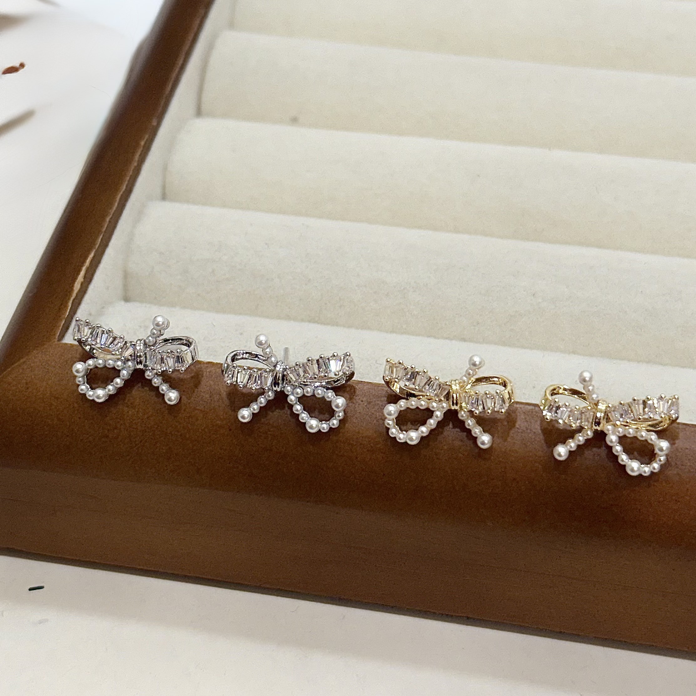 M87鋯石珍珠蝴蝶結耳針