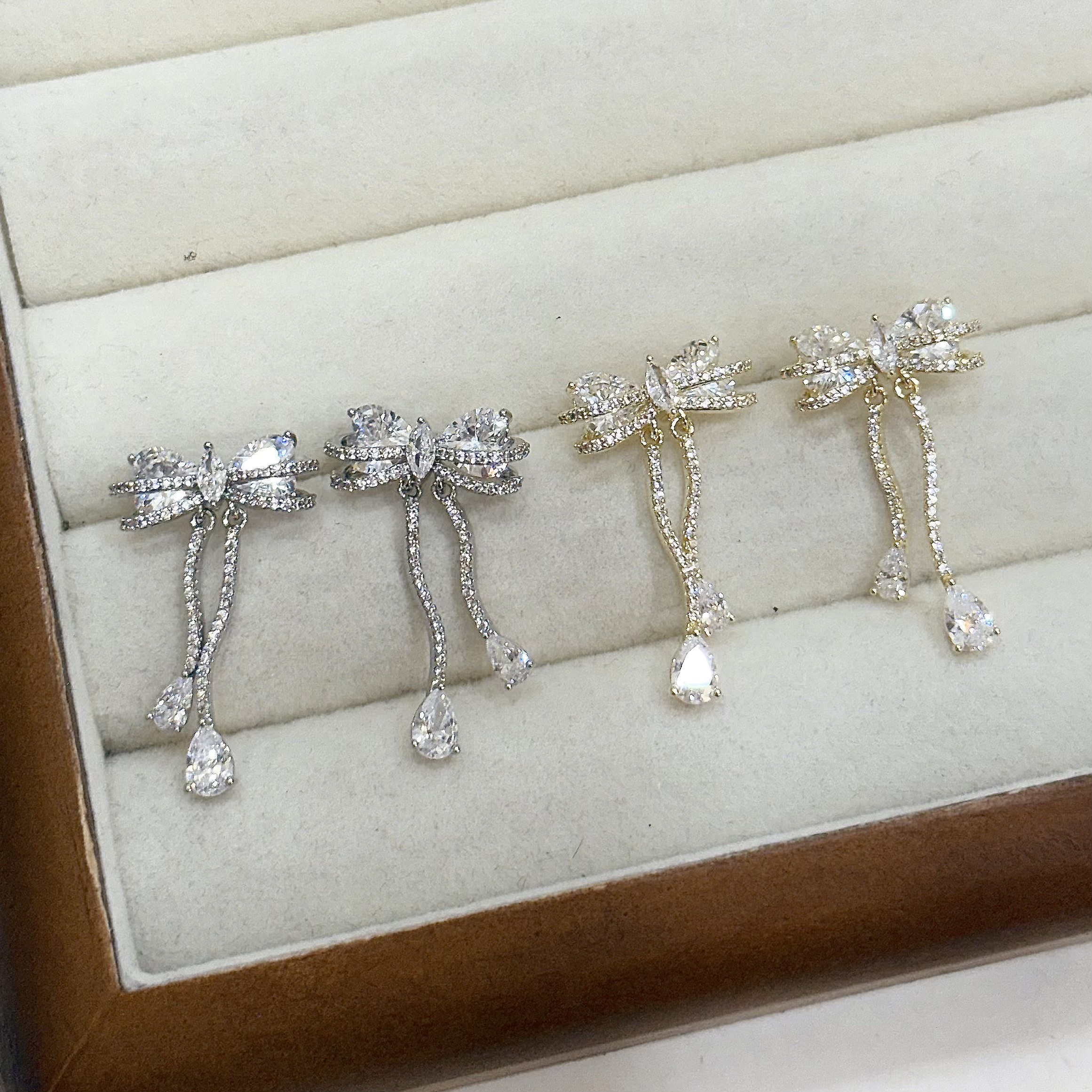 M90鋯石排鑽蝴蝶結波浪垂吊