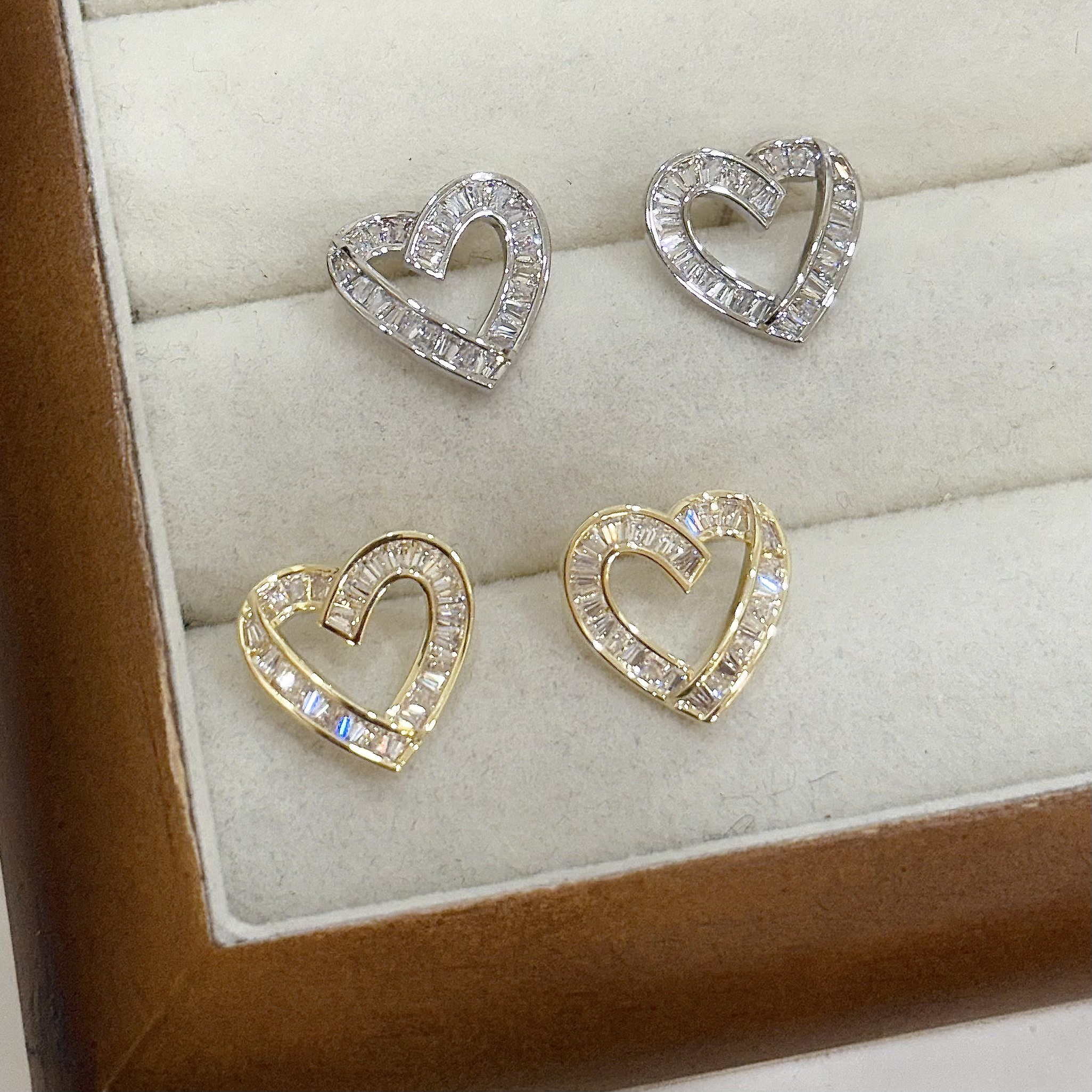 M92鋯石鏤空愛心耳針