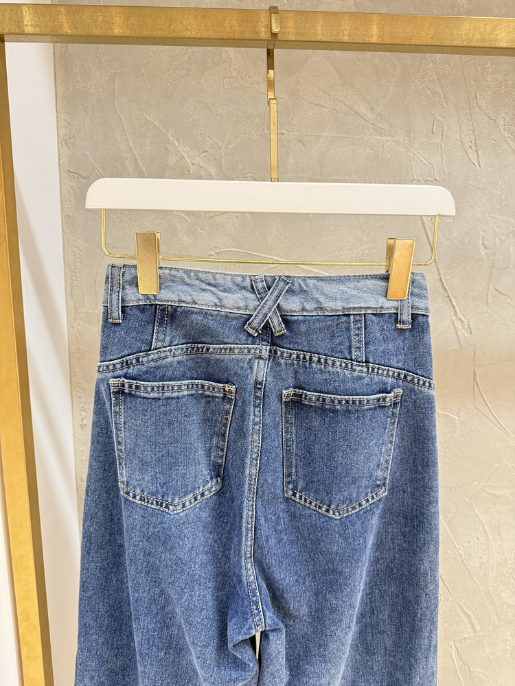 淺色腰頭打折牛仔褲