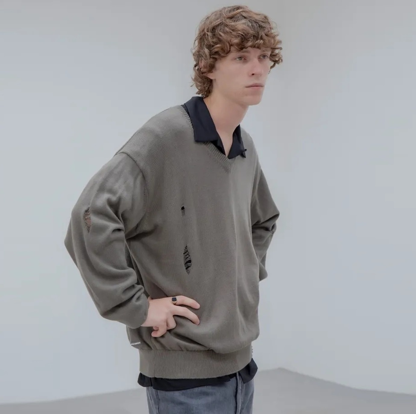 ON SALE: SOPH Uniform Experiment DAMAGED V NECK KNIT - PRE ORDER ITEM (預訂中)