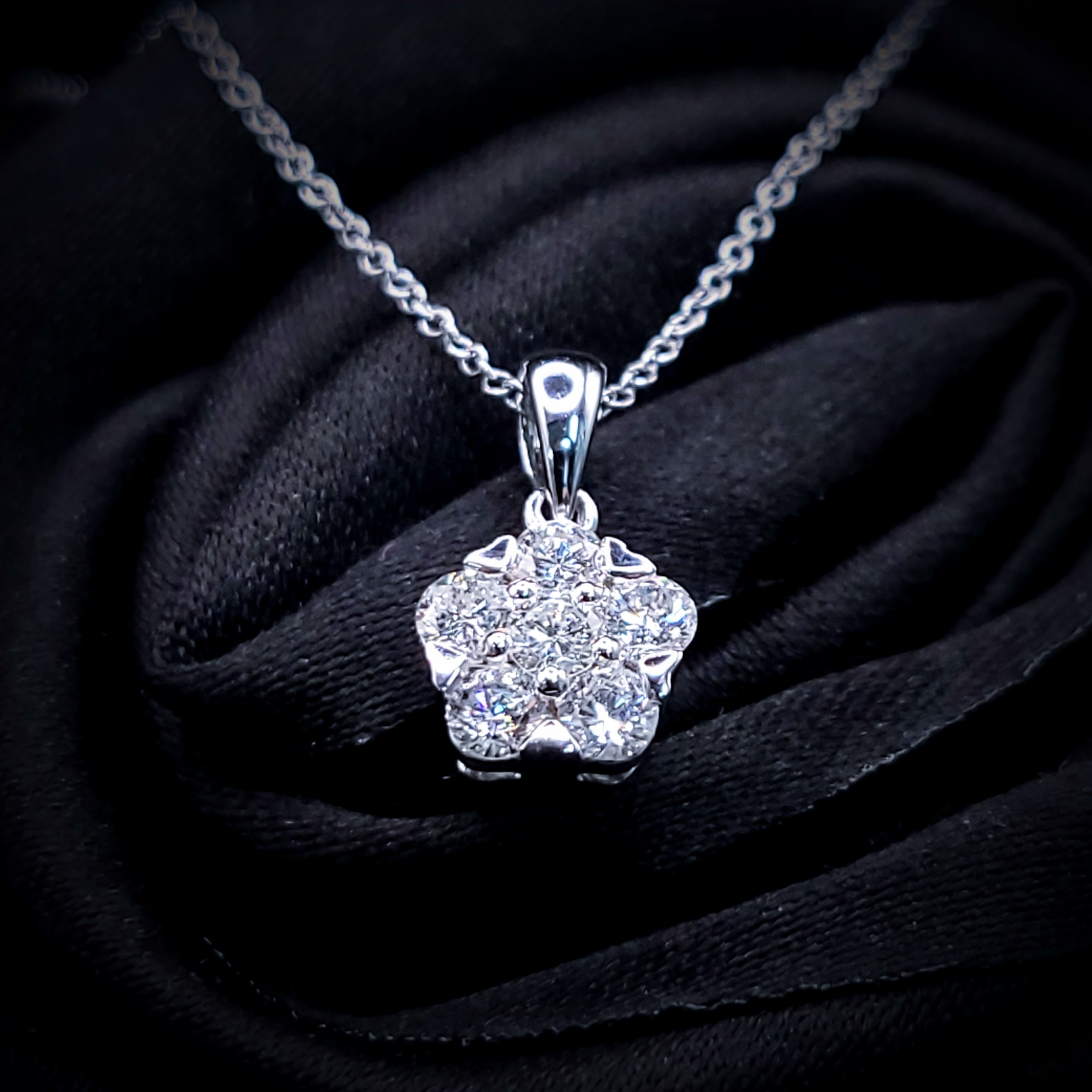 全新18K白金44份鑽石吊墜