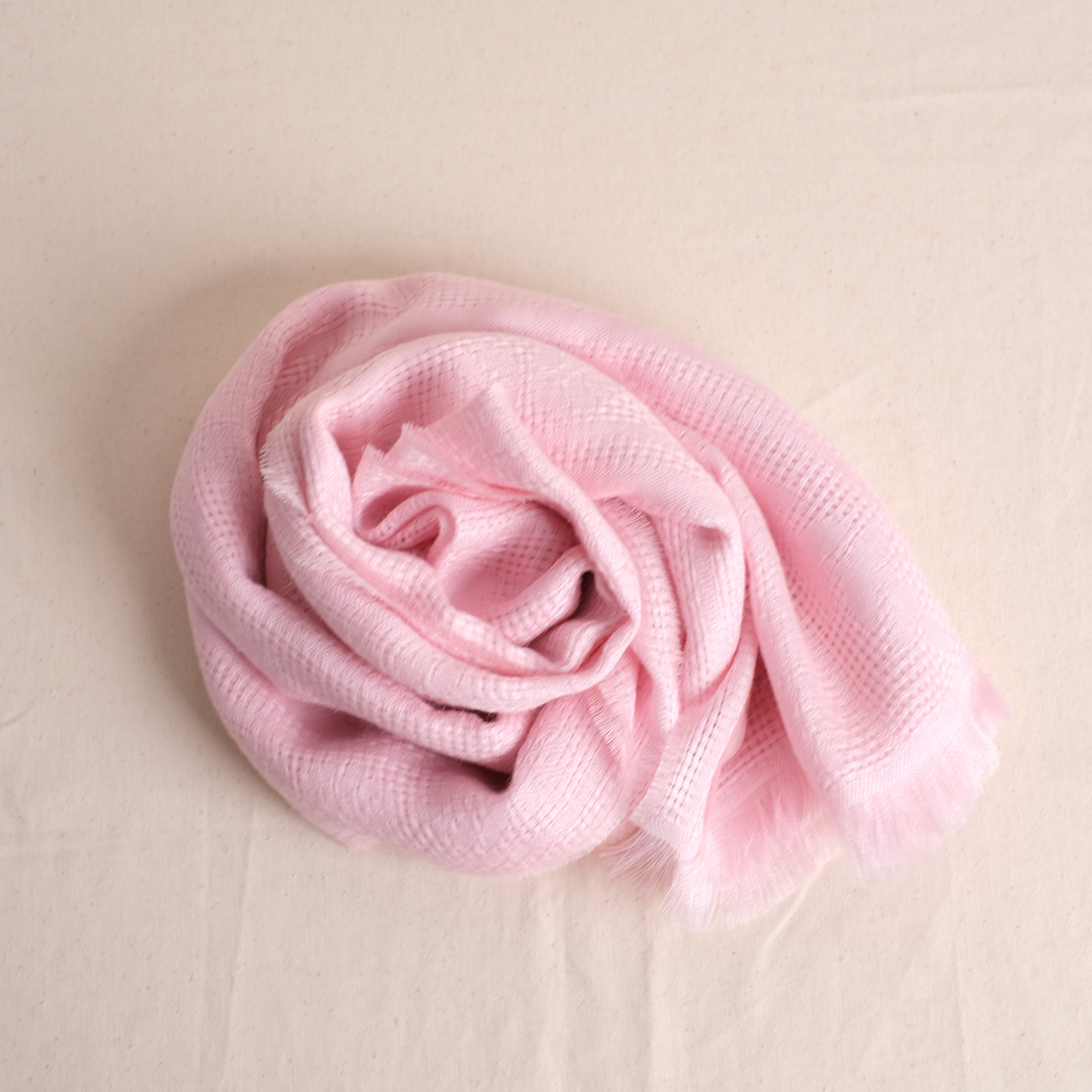 安地斯羊駝披肩｜輕薄混絲款 - 編織花紋 - 杏粉｜秘魯