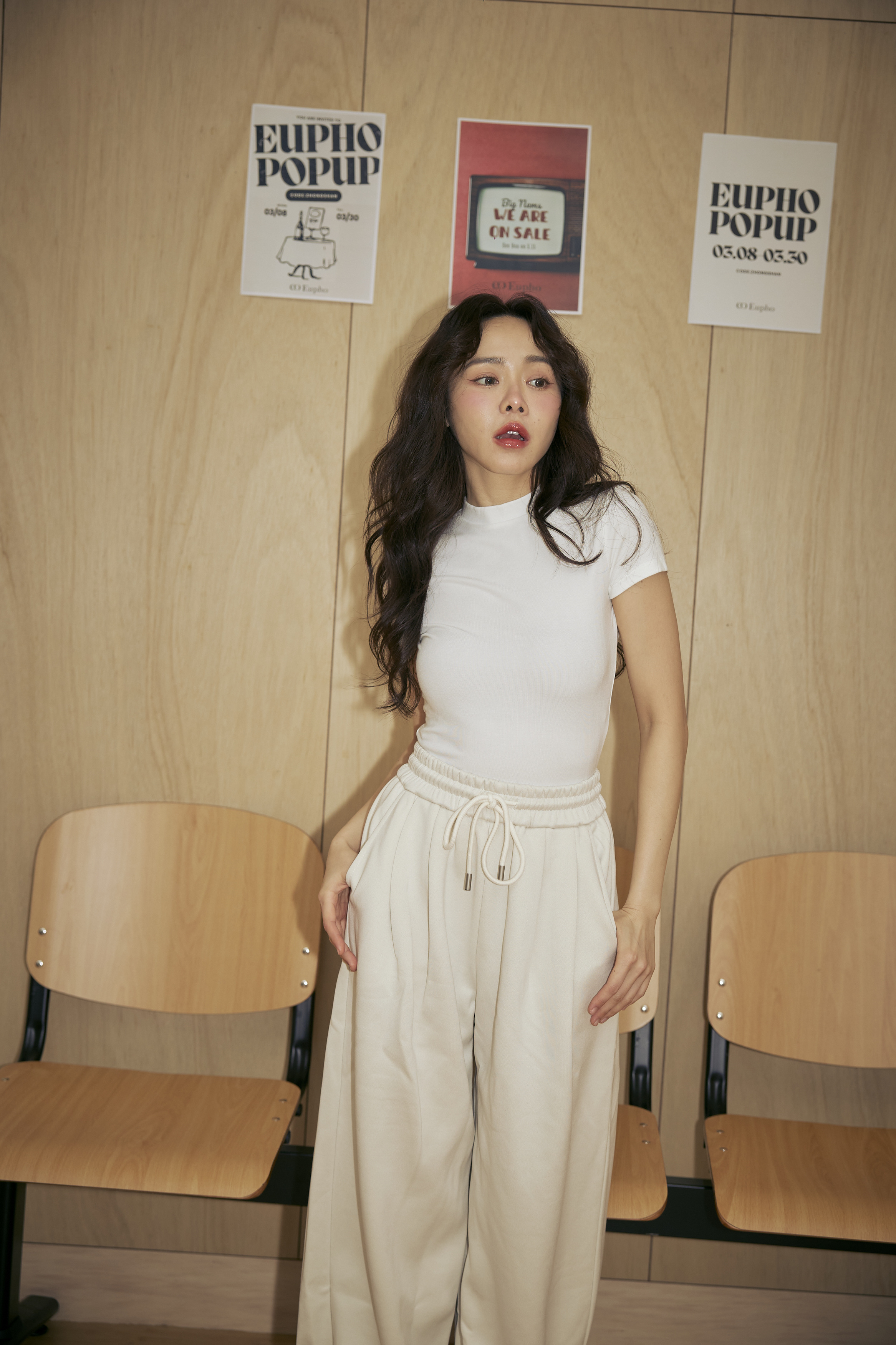 微高領彈性莫代爾纖維T-白