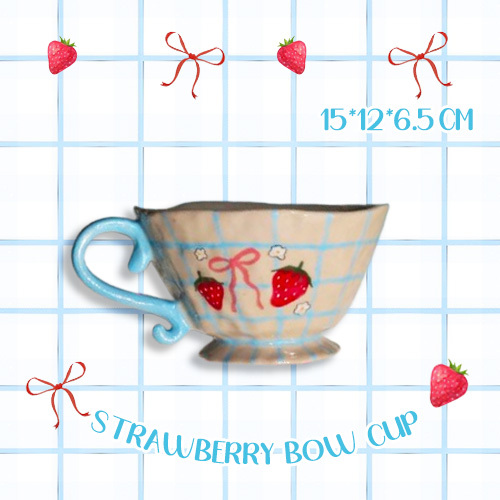 Kiparapa House -【現貨】士多啤梨蝴蝶結淺藍格紋手工陶瓷杯 [預訂一個月]