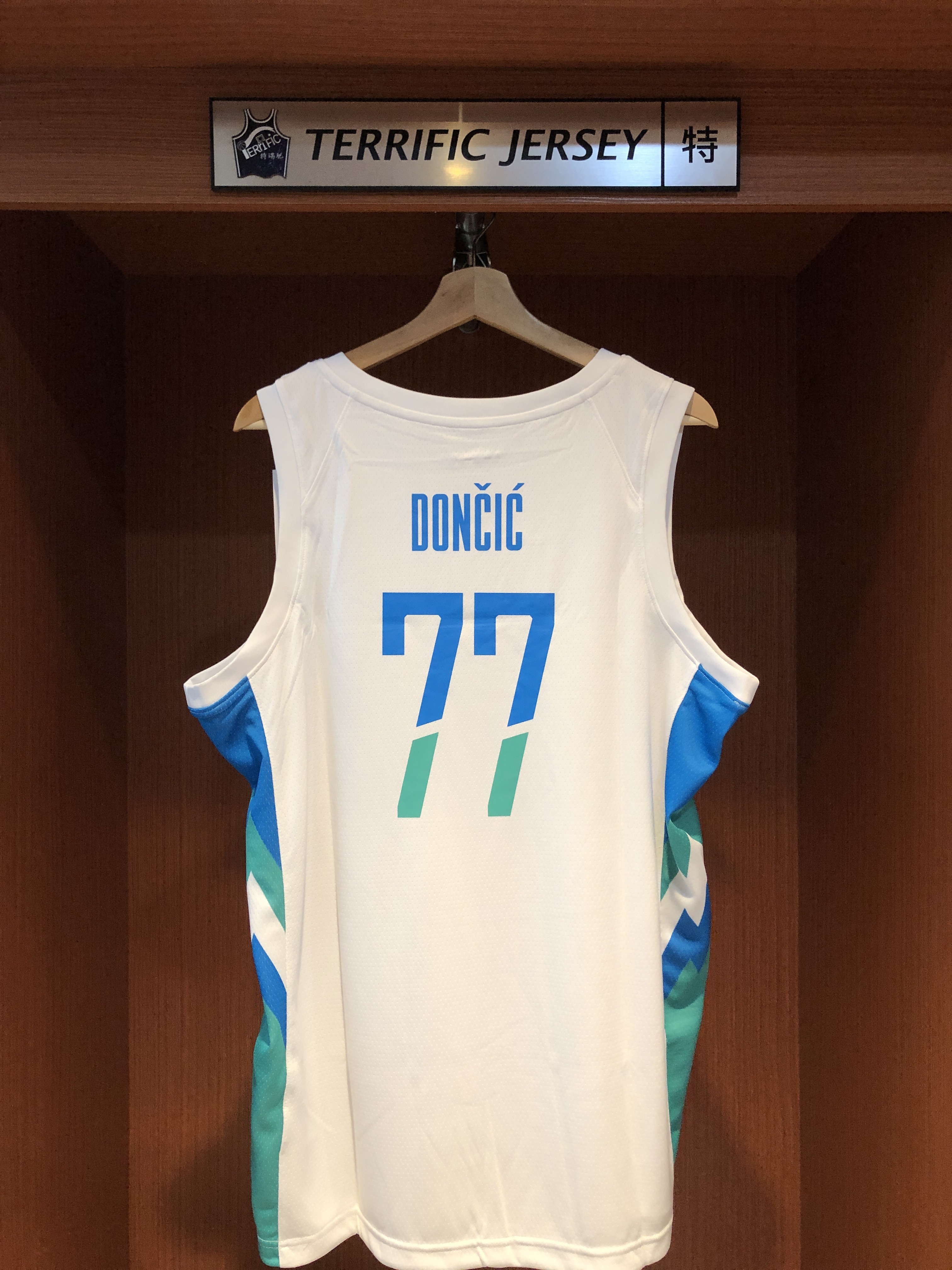 NBA球衣 Luka Doncic 斯洛維尼亞 2022世界盃白 Jordan Swingman 球迷版 熱轉印 底圖染印 號碼名字燙印 全新