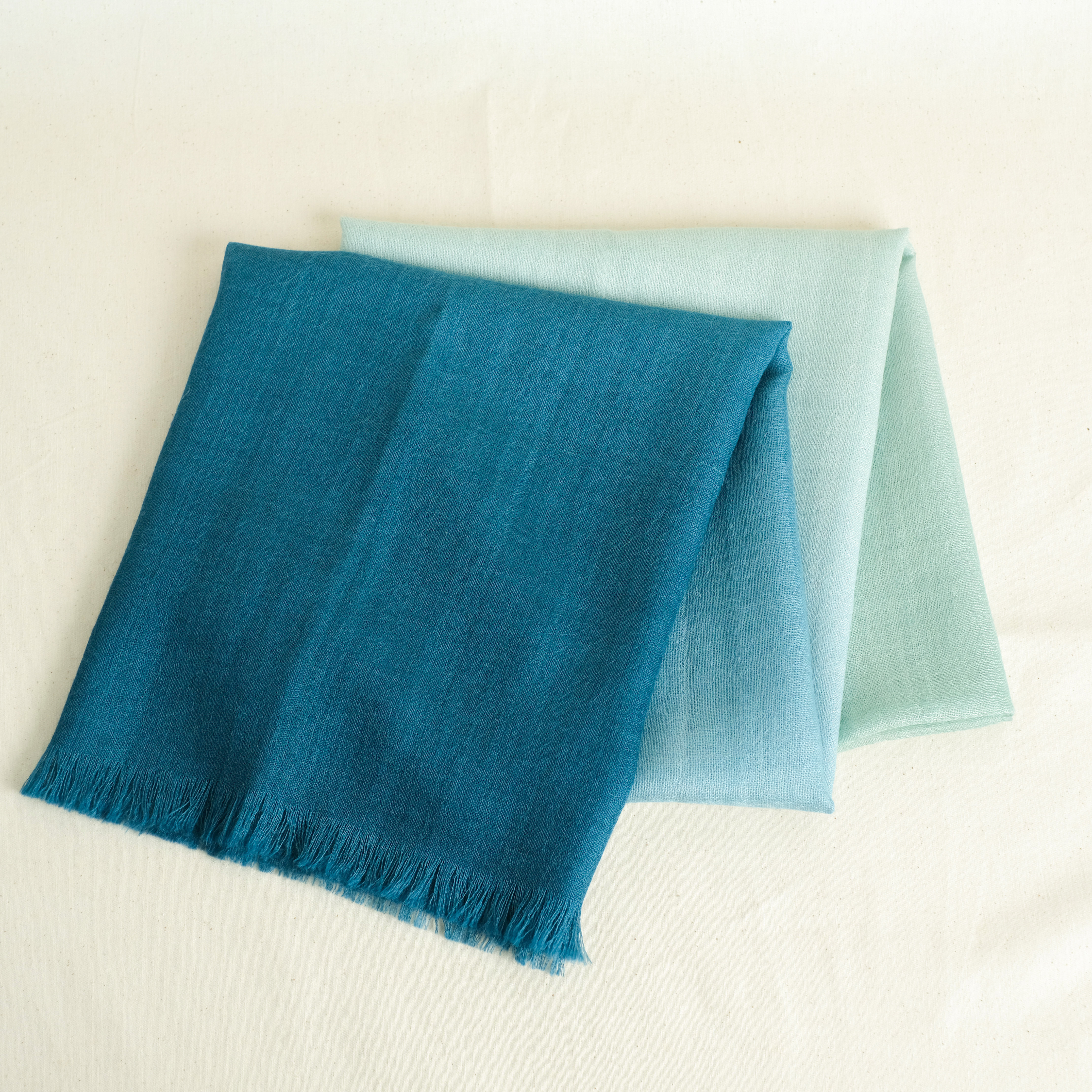 安地斯羊駝披肩｜輕薄混絲款 - 手染漸層綠｜秘魯