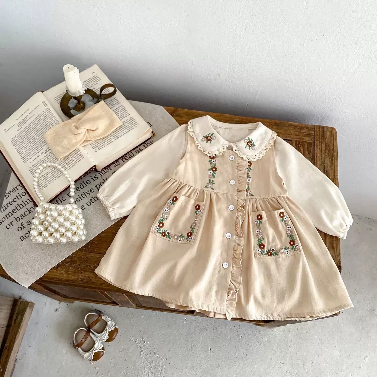 刺繡花前排扣洋裝