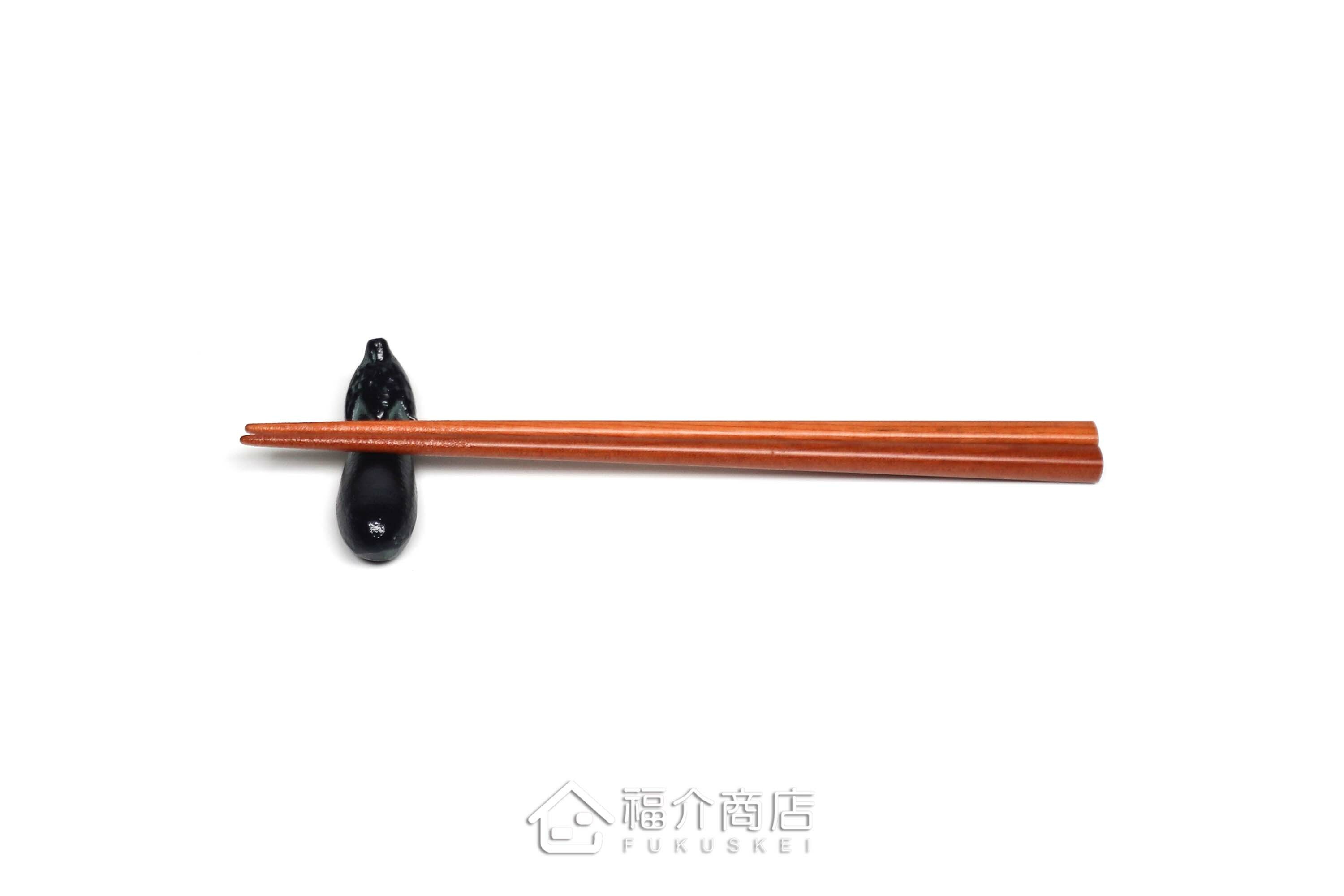 放置筷子用的紫色茄子造型筷架
