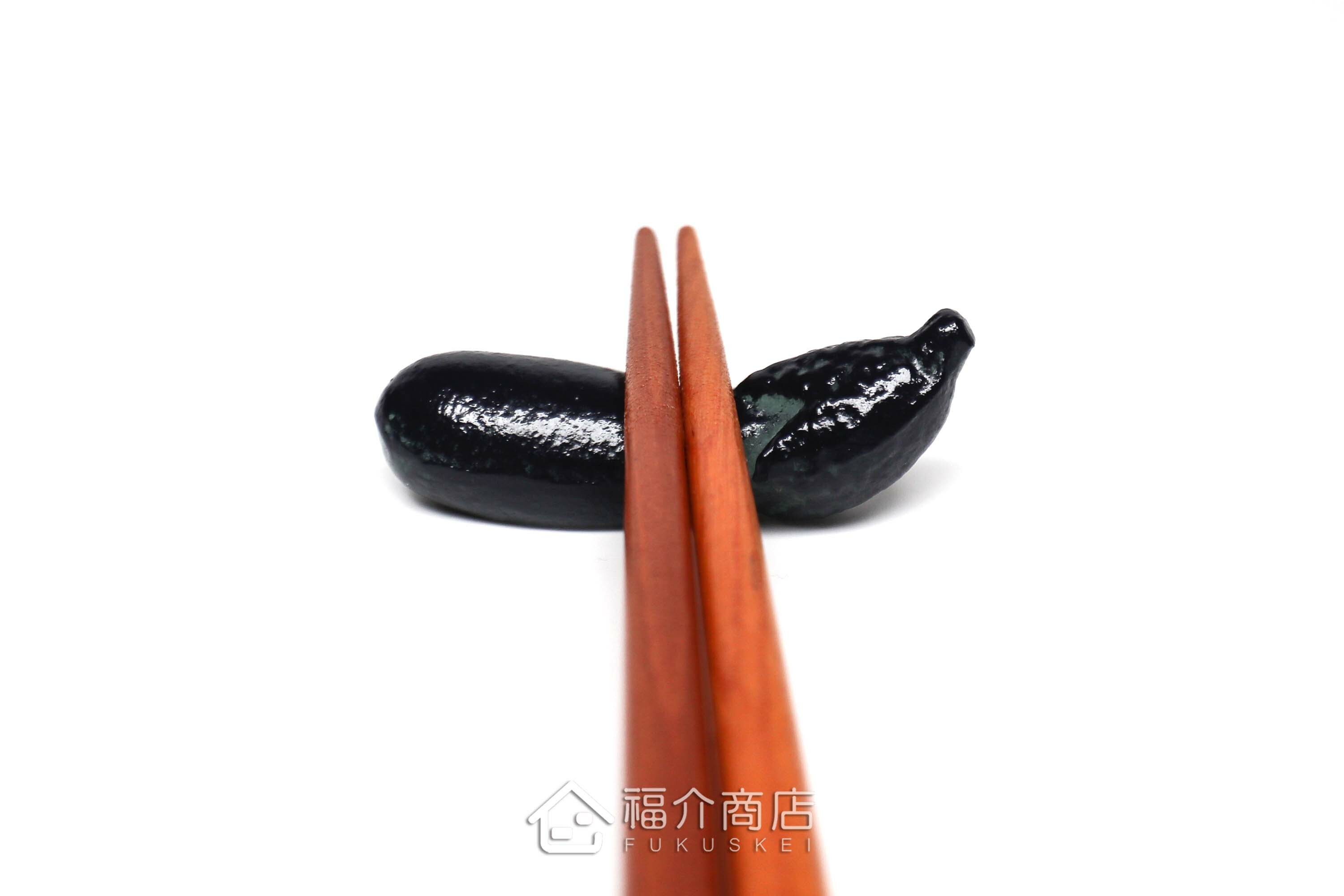 放置筷子用的紫色茄子造型筷架