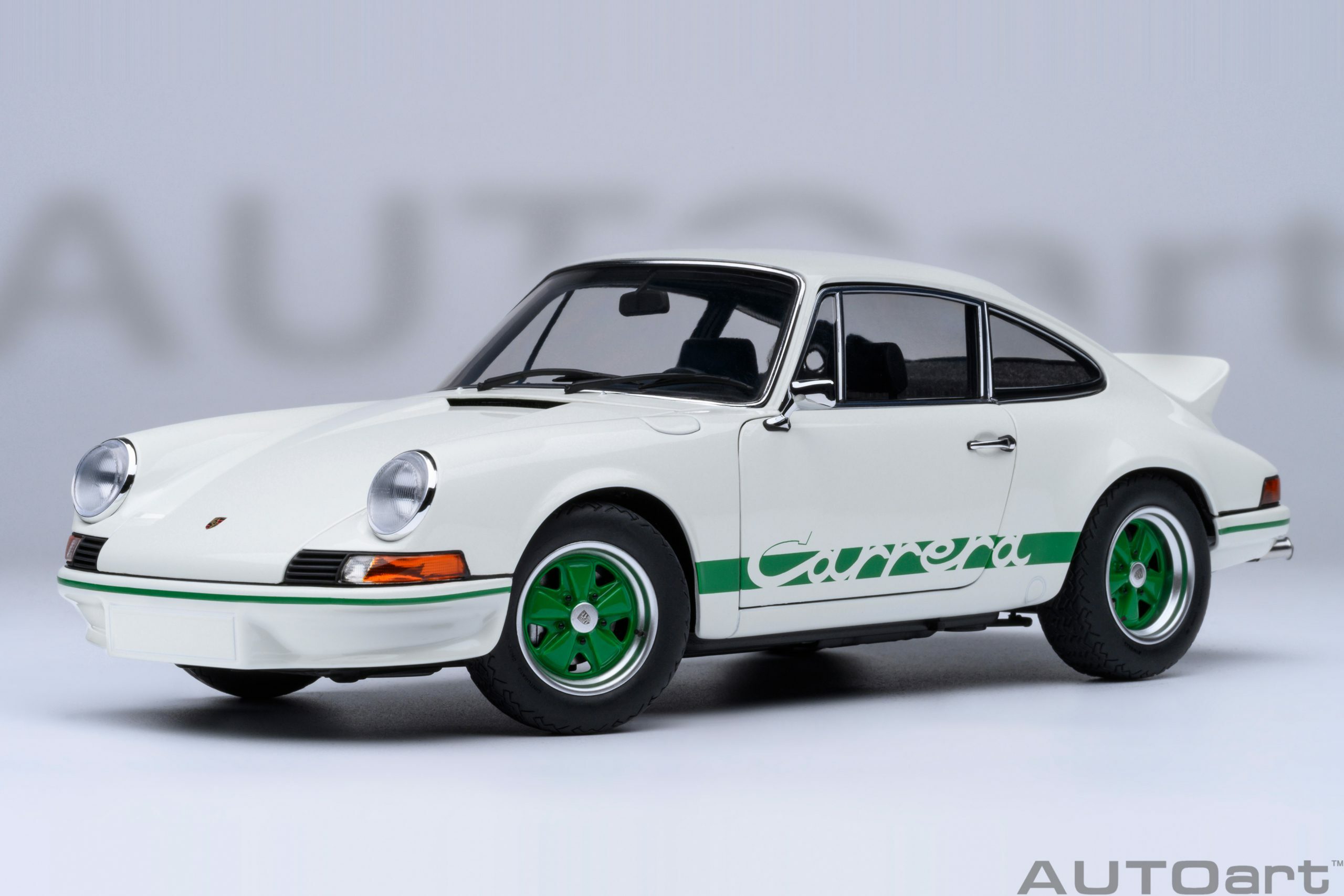預訂 (訂金$300) (預訂價$1440) :1/18 AUTOART Porsche 911 Carrera 2.7 RS (Grand Prix White with Green stripes) (78031)