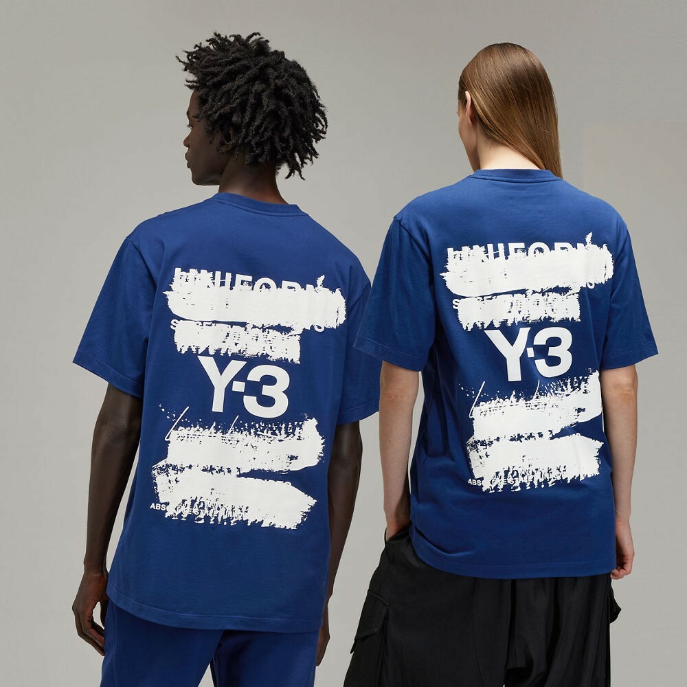 【 Y-3 U GFX SS TEE 筆觸印刷短TEE - 深藍 】