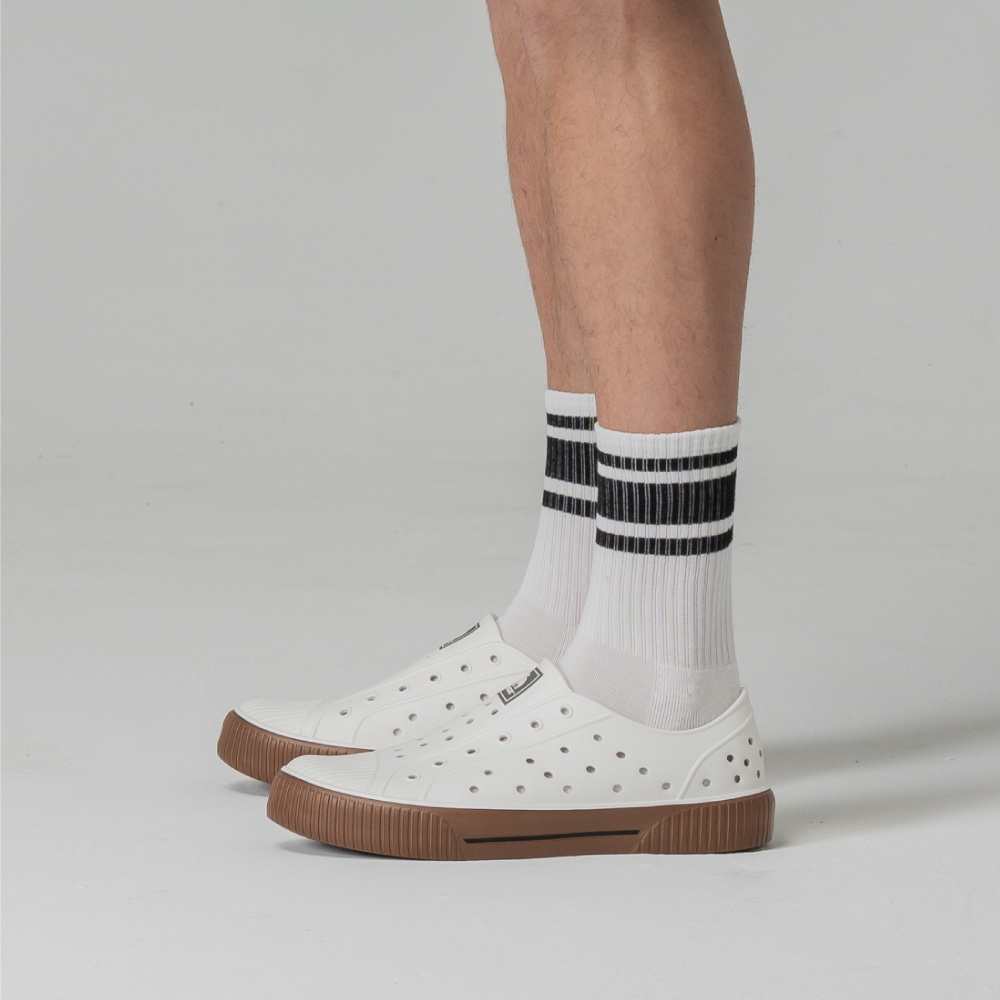 moz瑞典 駝鹿 雙色洞洞餅乾水鞋 (牛奶焦糖) 全球首創 舒適厚底 防潑水-附鞋扣