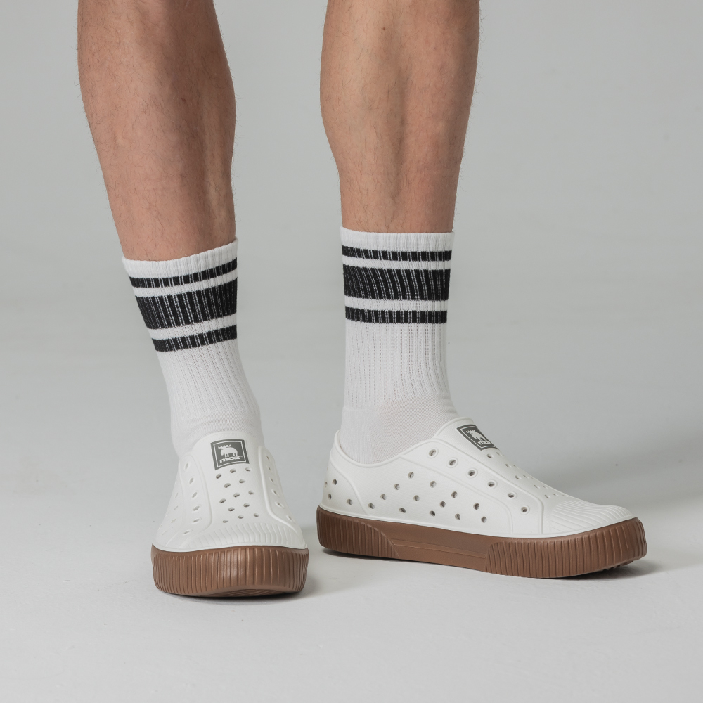 moz瑞典 駝鹿 雙色洞洞餅乾水鞋 (牛奶焦糖) 全球首創 舒適厚底 防潑水-附鞋扣