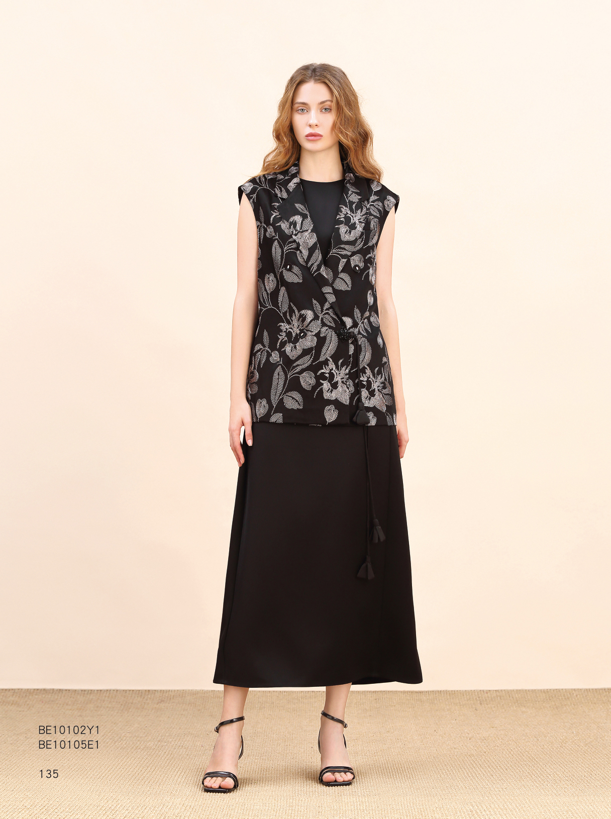 BE10102Y1 黑曜金銀線刺繡新中式馬甲