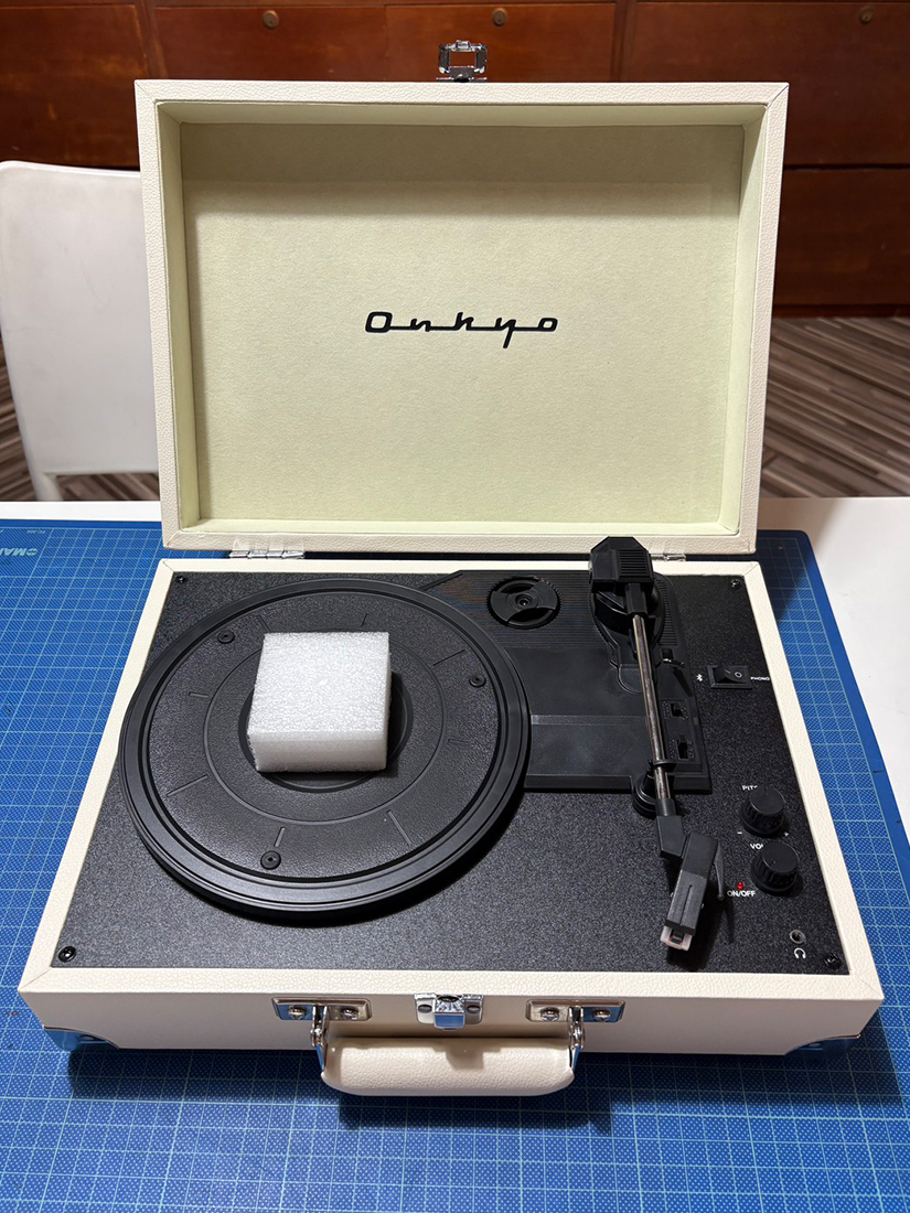 S級福利品｜ONKYO OCP_01 復古手提黑膠唱片機 【奶油白】60434