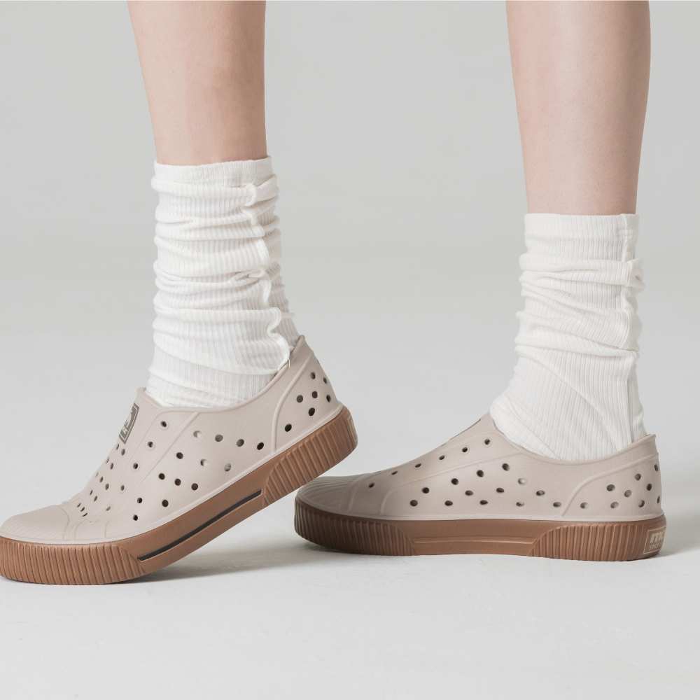 moz瑞典 駝鹿 雙色洞洞餅乾水鞋 (焦糖) 全球首創 舒適厚底 防潑水-附鞋扣