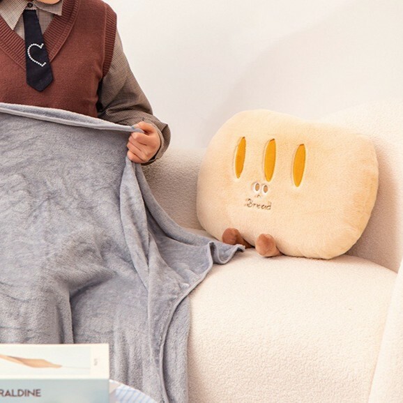 《5739》可愛牛角法棍麵包抱枕毯(含空調被)