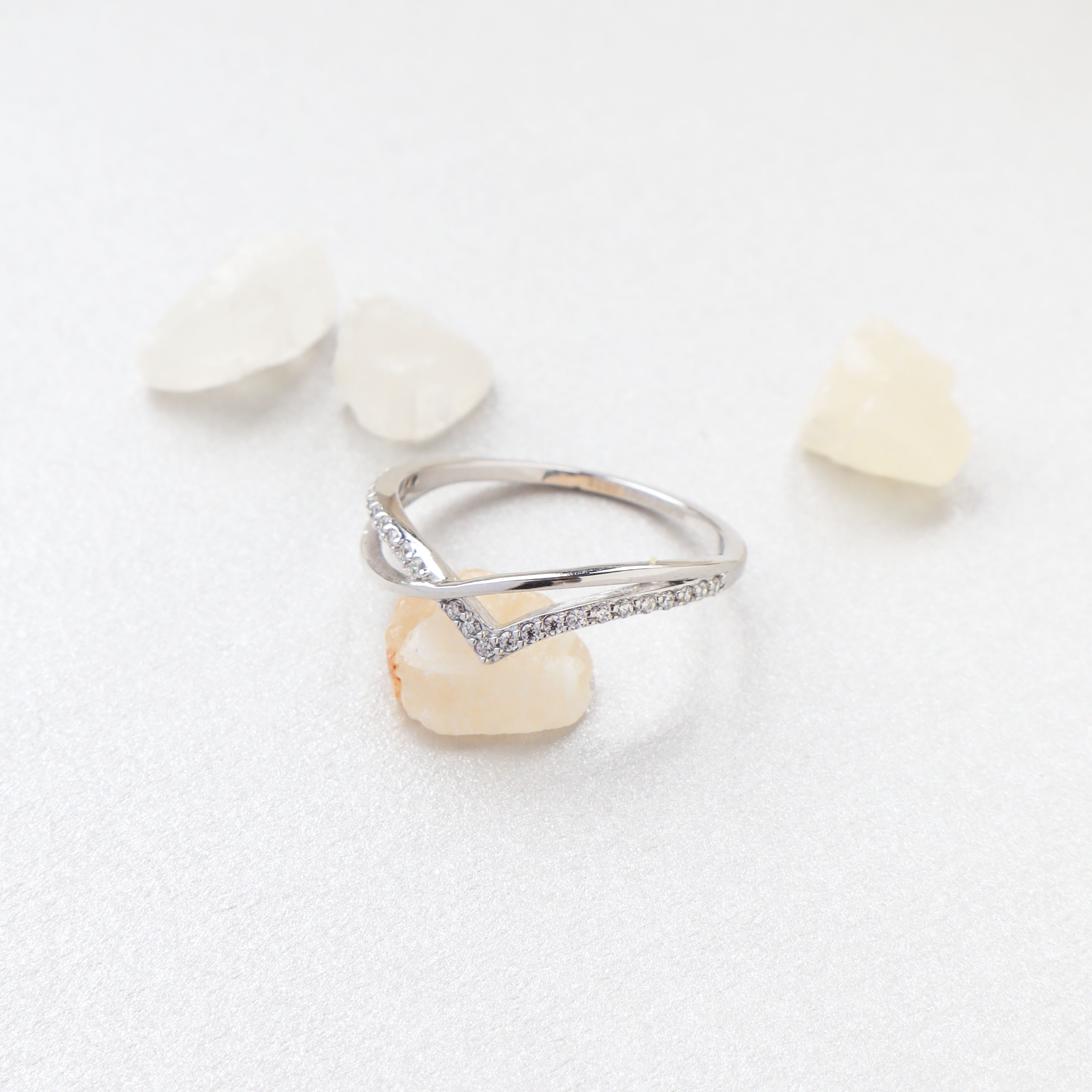 Silver/日光交織V型戒指