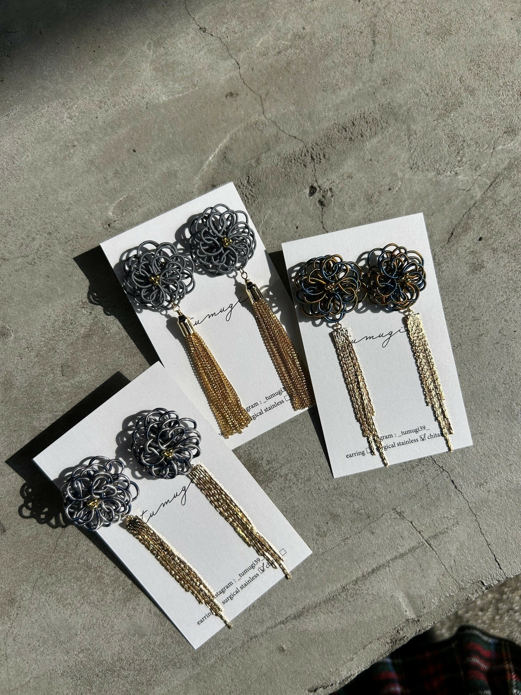 [TUMUGI] 水引絨花球流蘇耳環 | 絹練色 | 耳針 | NO.99