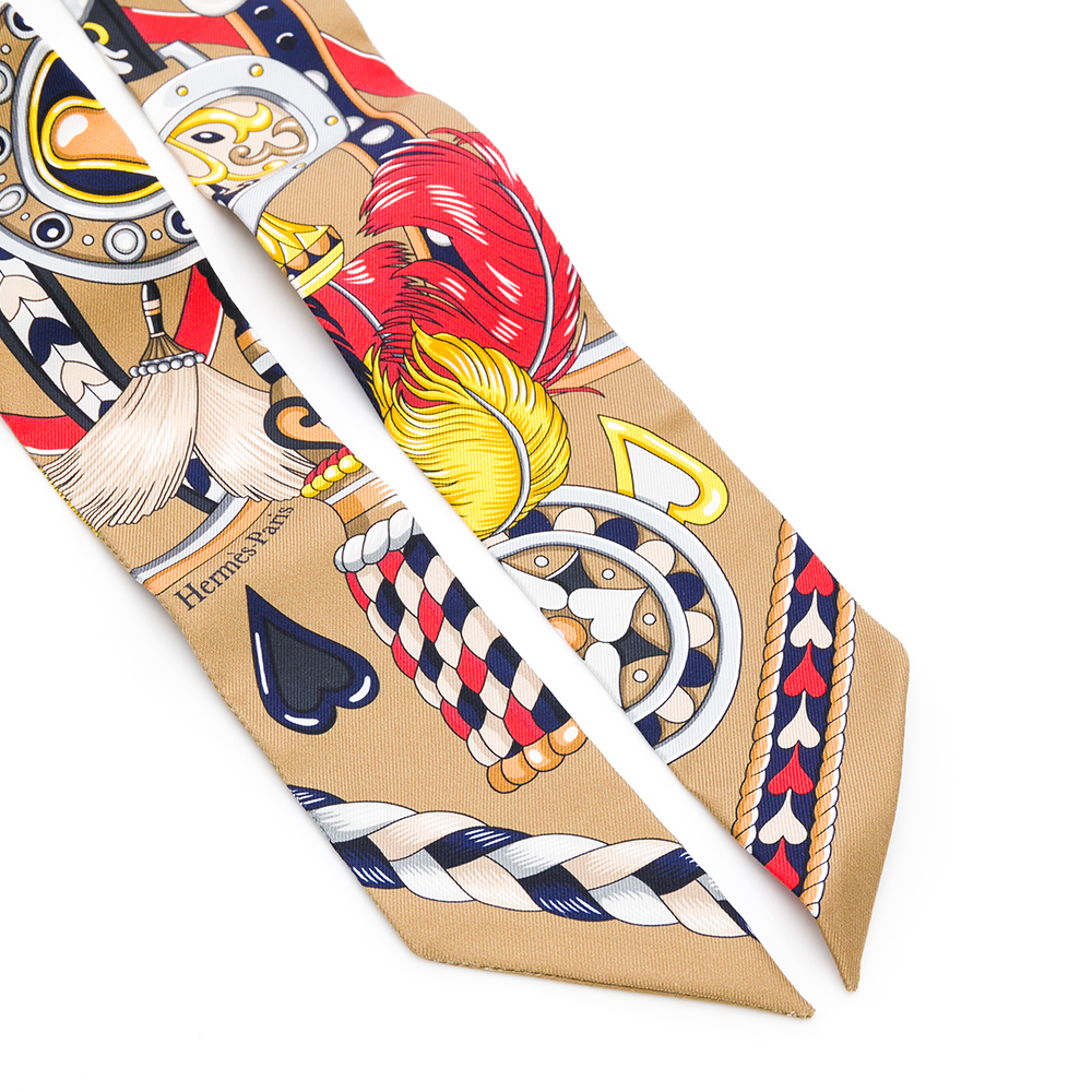 Hermes Harnais de Coeur Twilly絲巾(深米/紅/炭灰) (H064090S 11) Hermes Harnais de Coeur Twilly絲巾(深米/紅/炭灰) (H064090S 11)