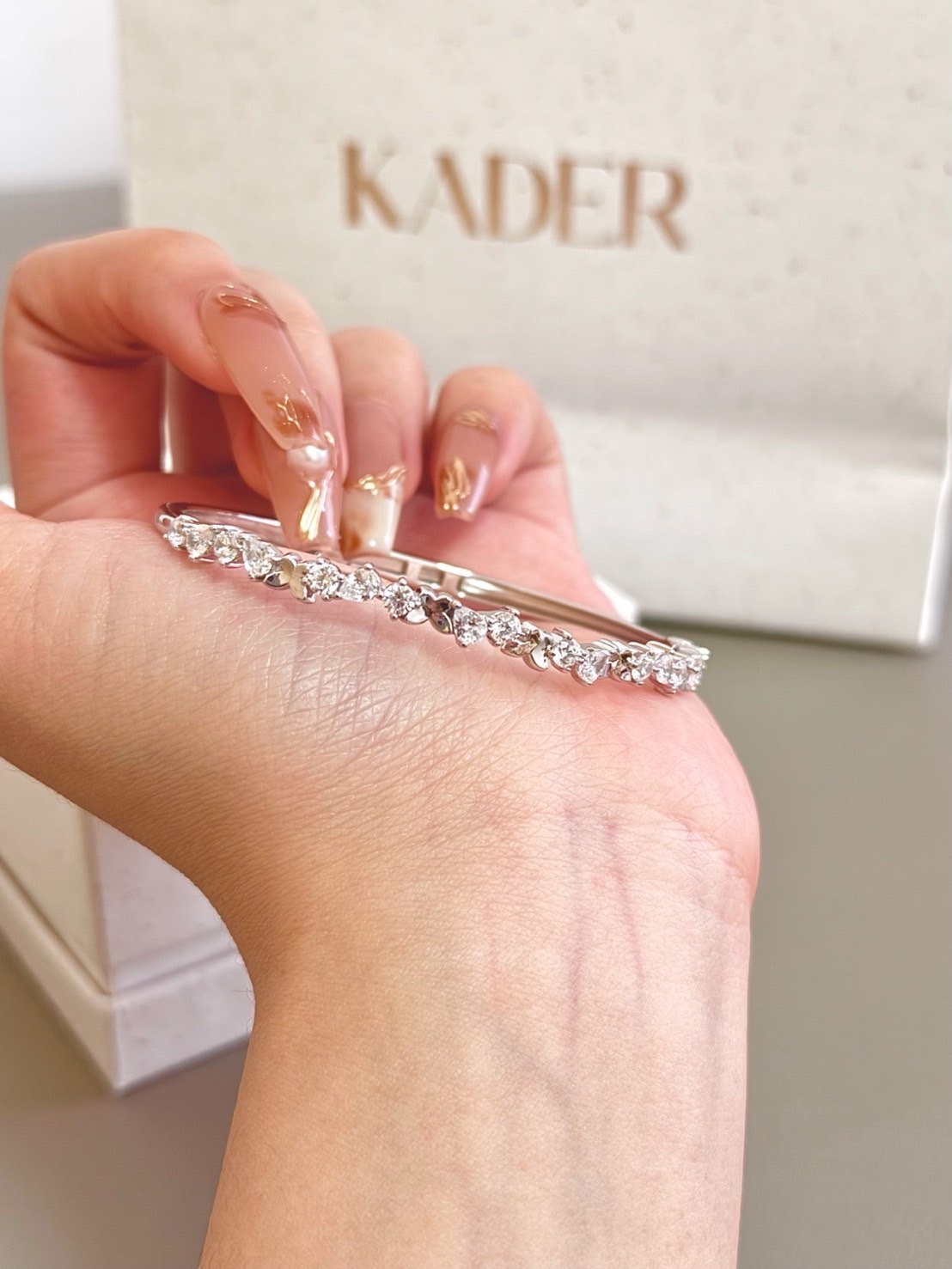 卡蒂羅 KADER 閃閃蝶舞系列 爆閃滿鑲寶石925銀 手環 （開口可調節）