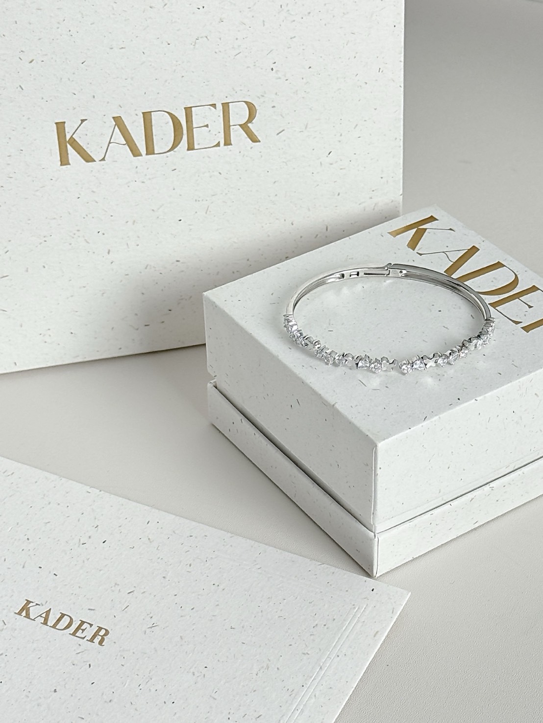 卡蒂羅 KADER 閃閃蝶舞系列 爆閃滿鑲寶石925銀 手環 （開口可調節）