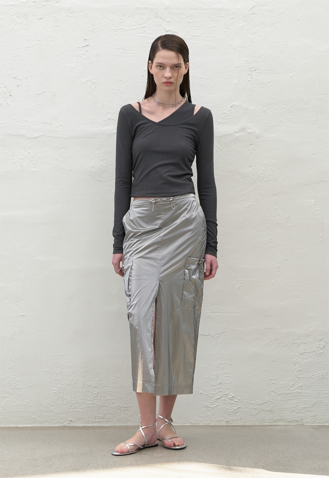 光澤感抽繩長窄裙